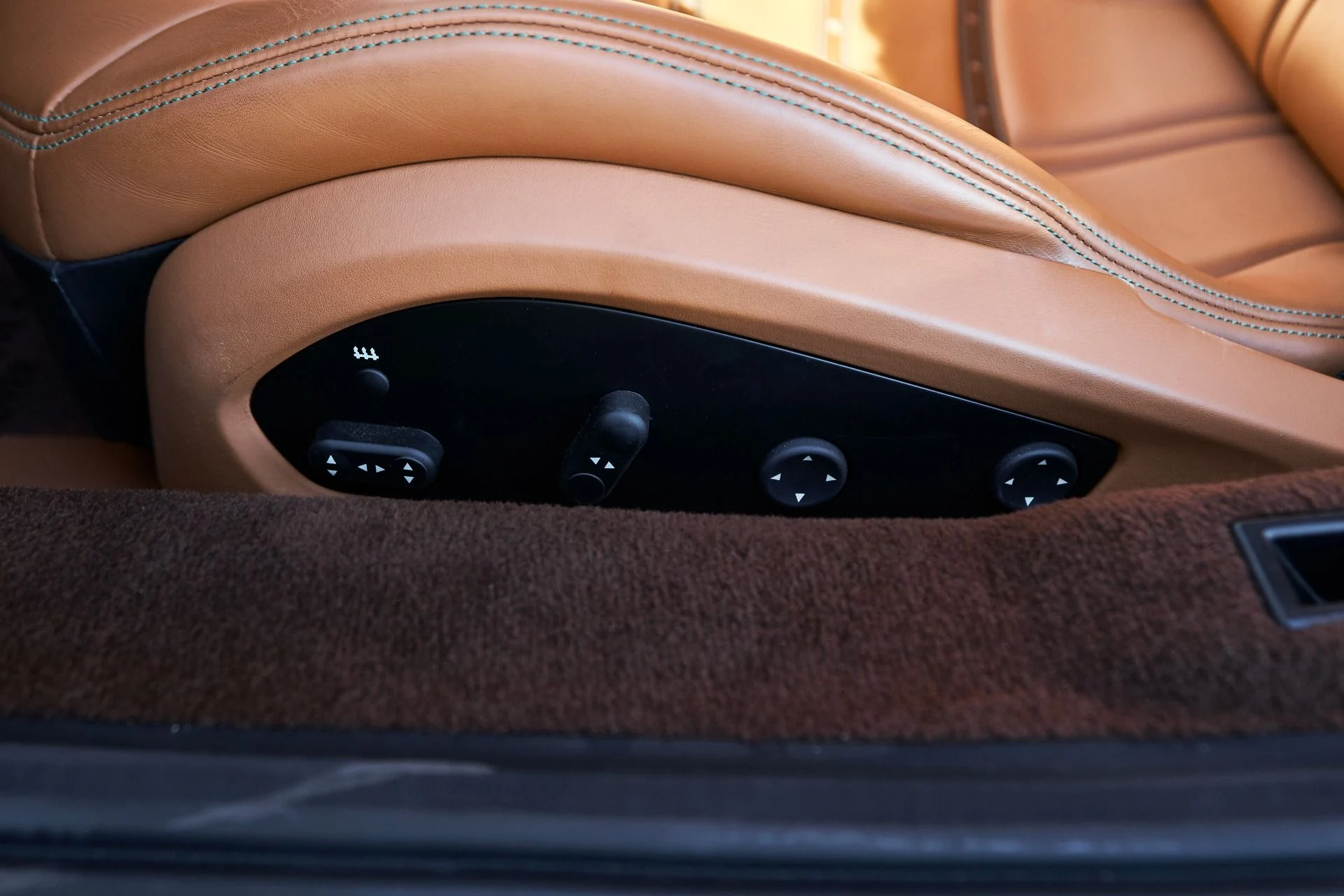 mph036_1346143748_Used_2022_Ferrari_F8_Tributo_Base_1765662181_e3d5d2959b