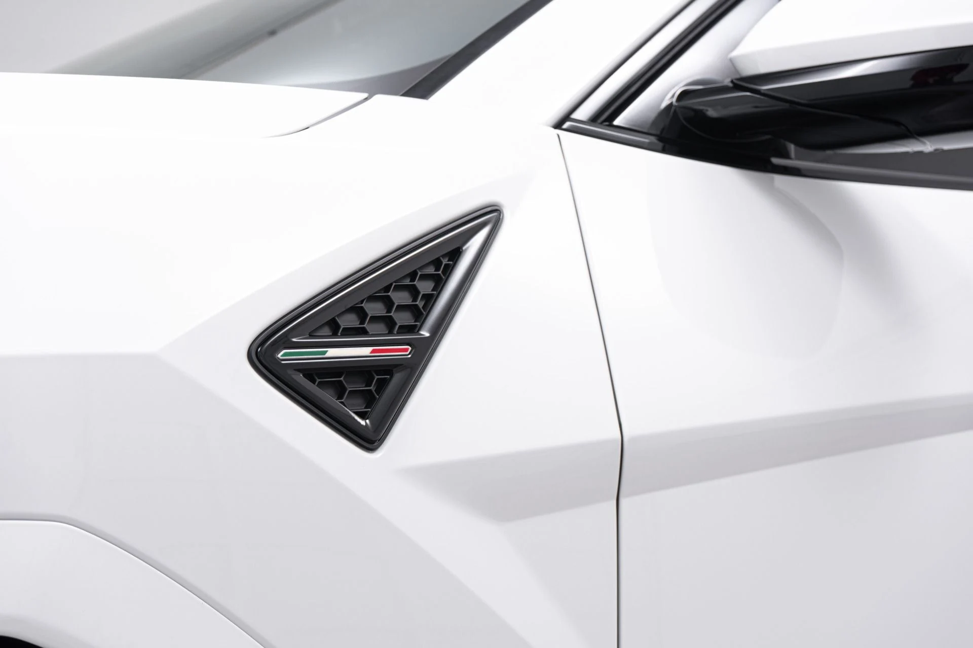 mph036_1347080718_Used_2021_Lamborghini_Urus_Q_Citura_interior_Ventilated_Front_Seats_with_Massage_1772724519_f362ffb94b