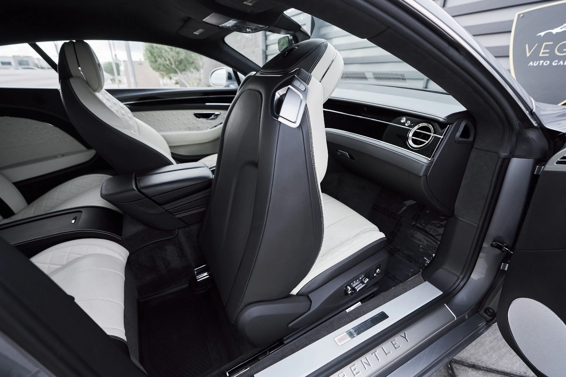 mph036_1348999135_Used_2021_Bentley_Continental_GT_V8_1764018719_e126f39c1d