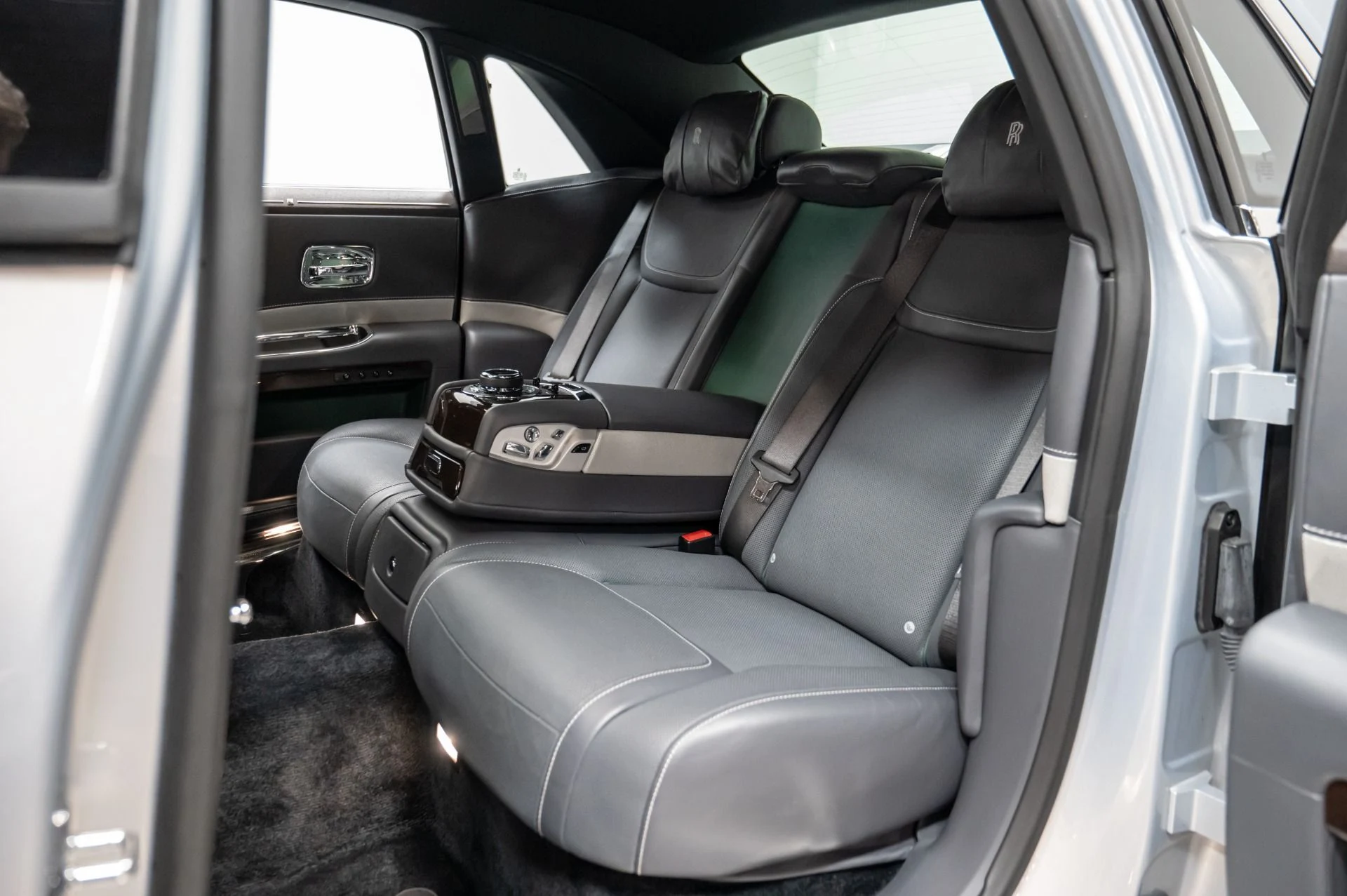 mph036_1349408779_Used_2019_Rolls_Royce_Ghost_1748380347_b5b04d2ff3