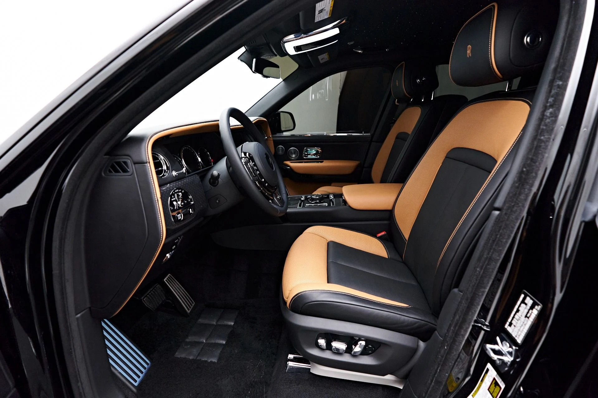 mph036_1356932666_Used_2022_Rolls_Royce_Cullinan_Base_1679686724_39e88d4765