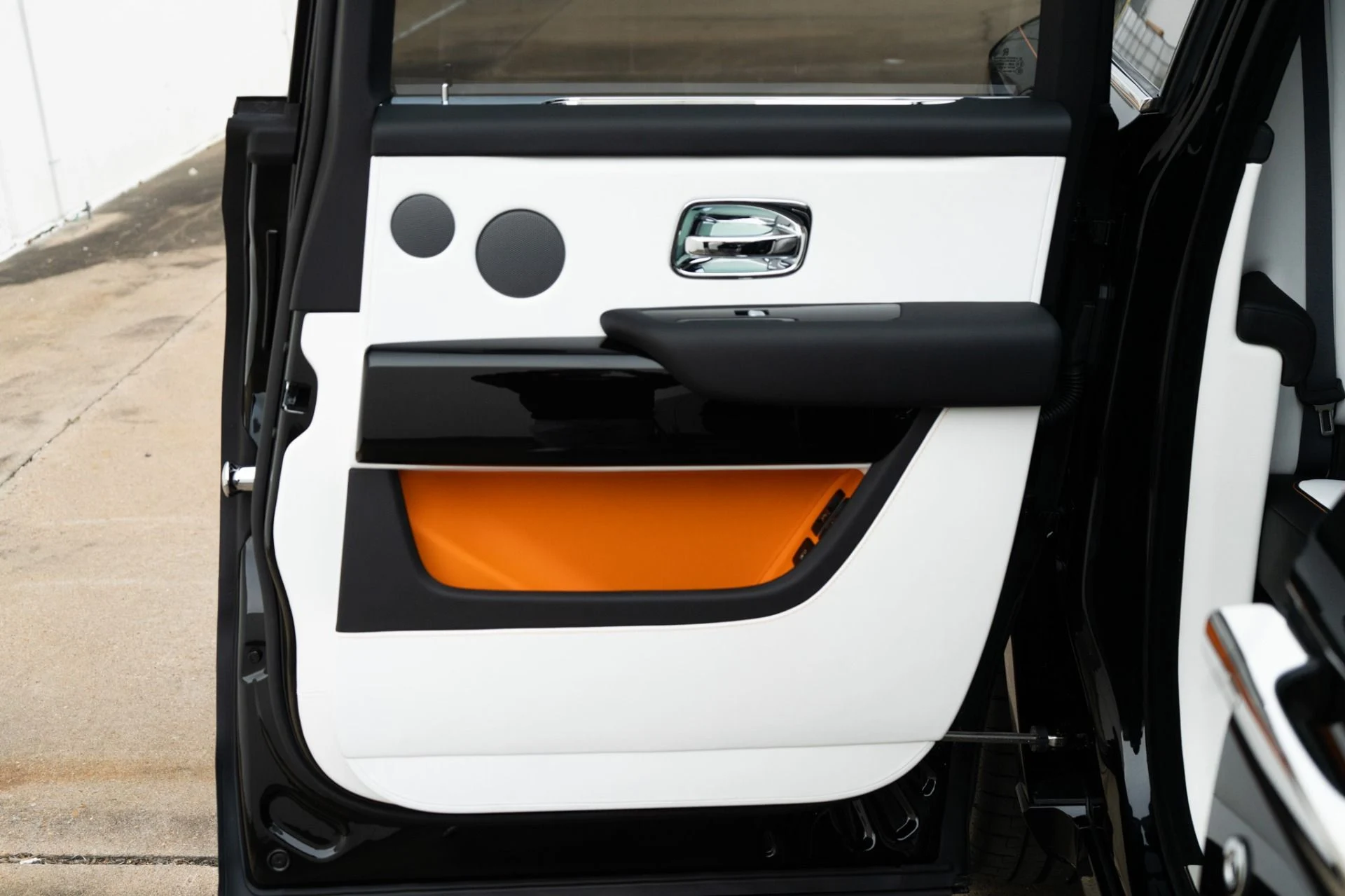 mph036_1363982662_Used_2026_Rolls_Royce_Cullinan_1765925177_ae92dedfc9