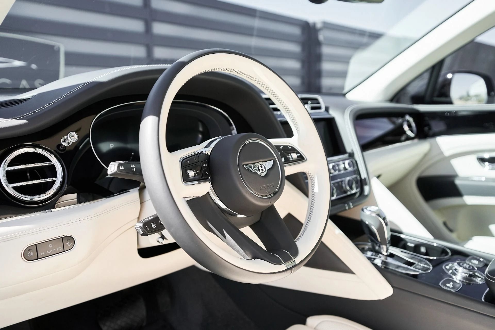 mph036_1366544268_Used_2024_Bentley_Bentayga_Hybrid_S_1759985924_a8b3f48e3a
