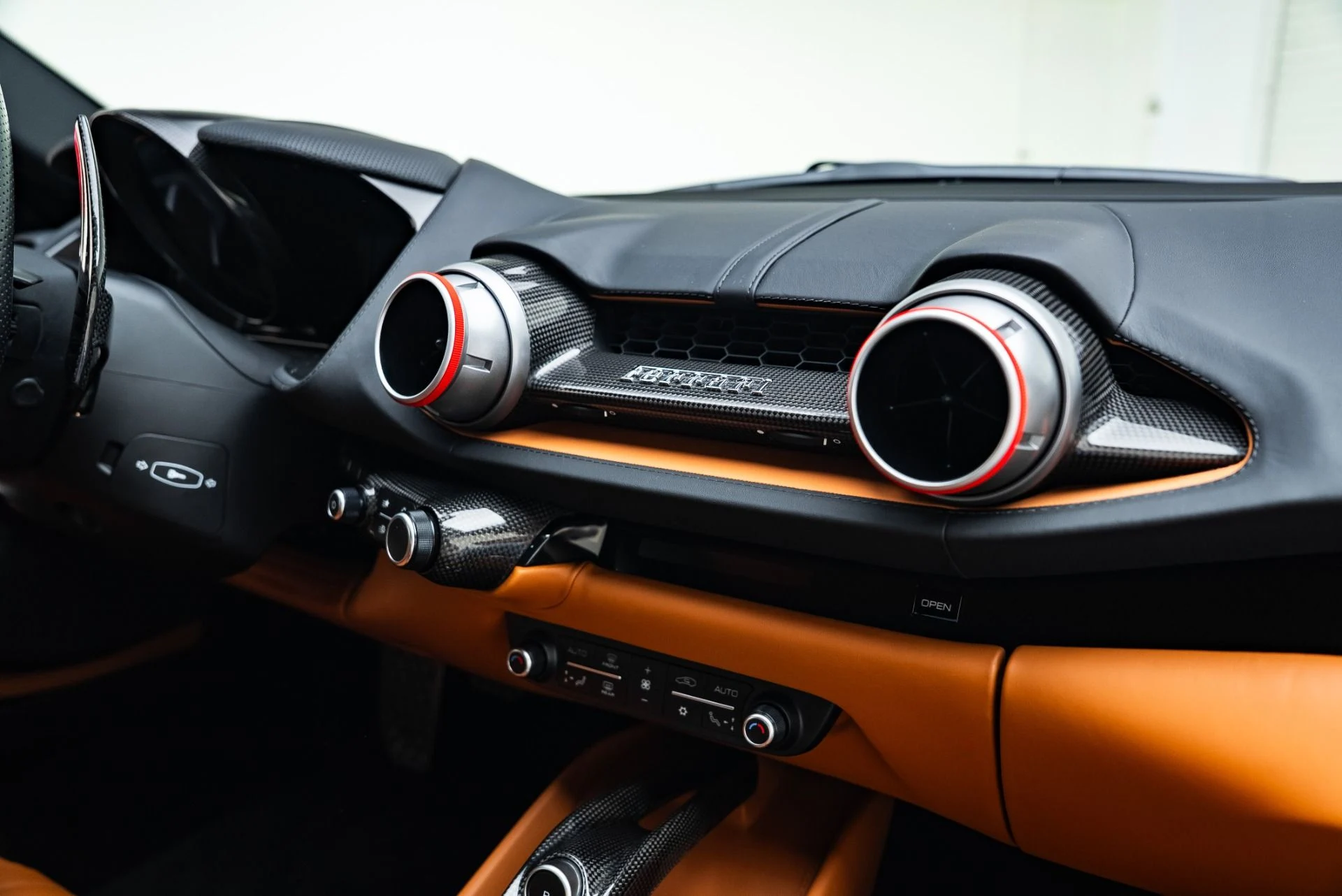 mph036_1372909502_Used_2019_Ferrari_812_Superfast_1766432159_851e85be0e