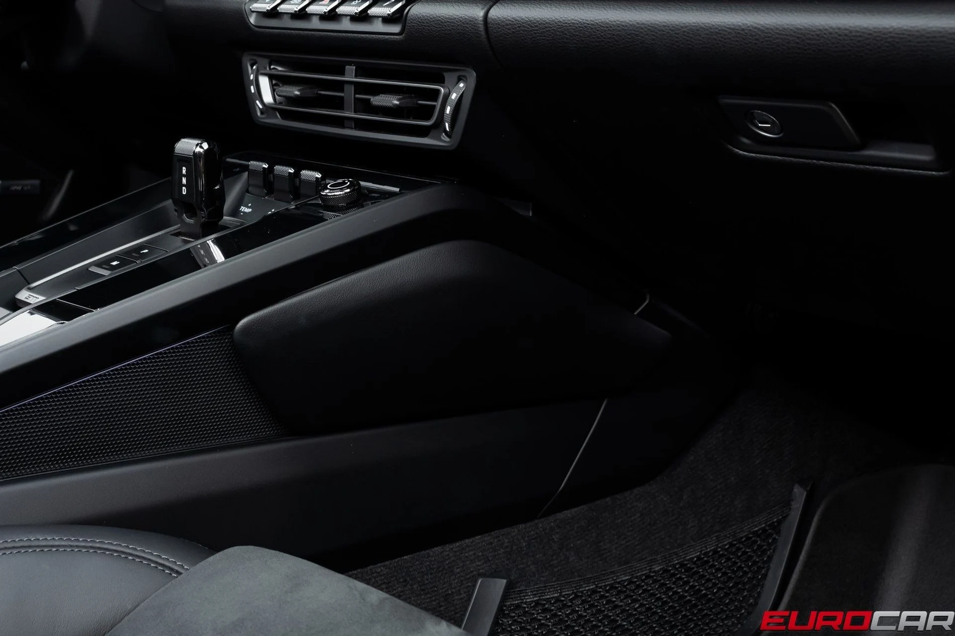 mph036_140998510_image_37_b3a694d12d