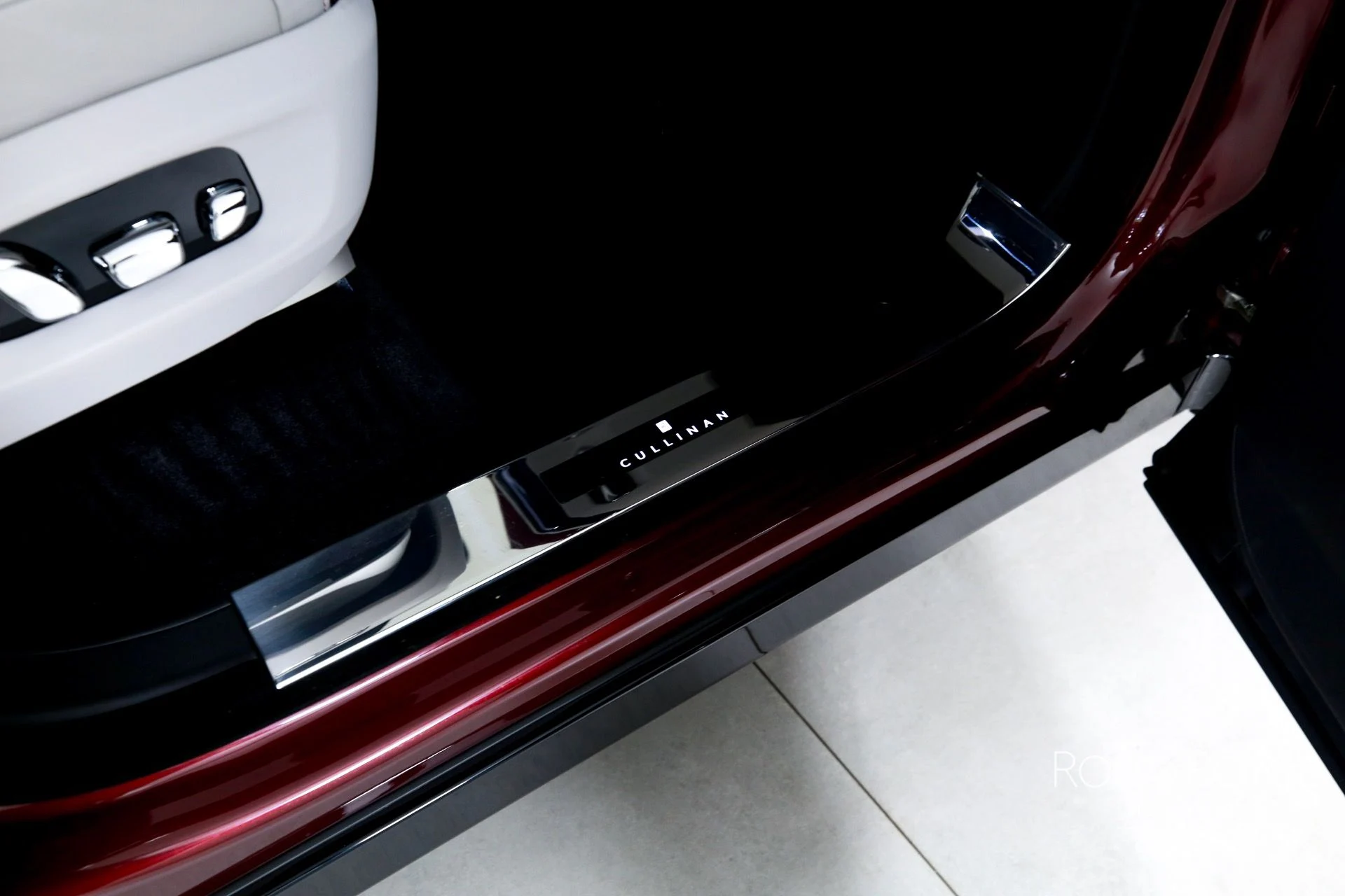 mph036_1412984206_Used_2025_Rolls_Royce_Cullinan_1757533758_8c5c2a90fc