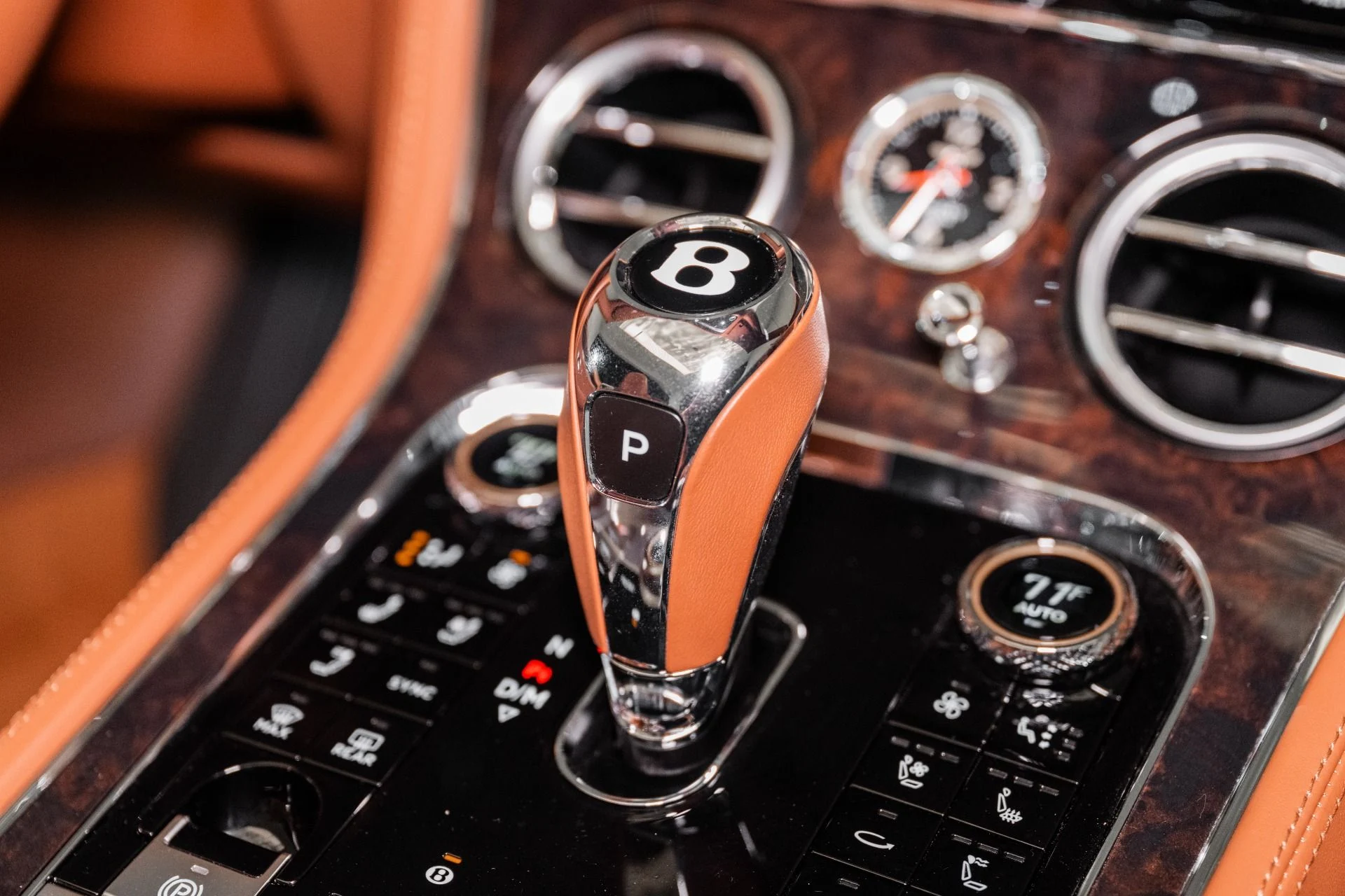 mph036_1418406237_Used_2022_Bentley_Continental_GTC_V8_1757170879_36734d91e6