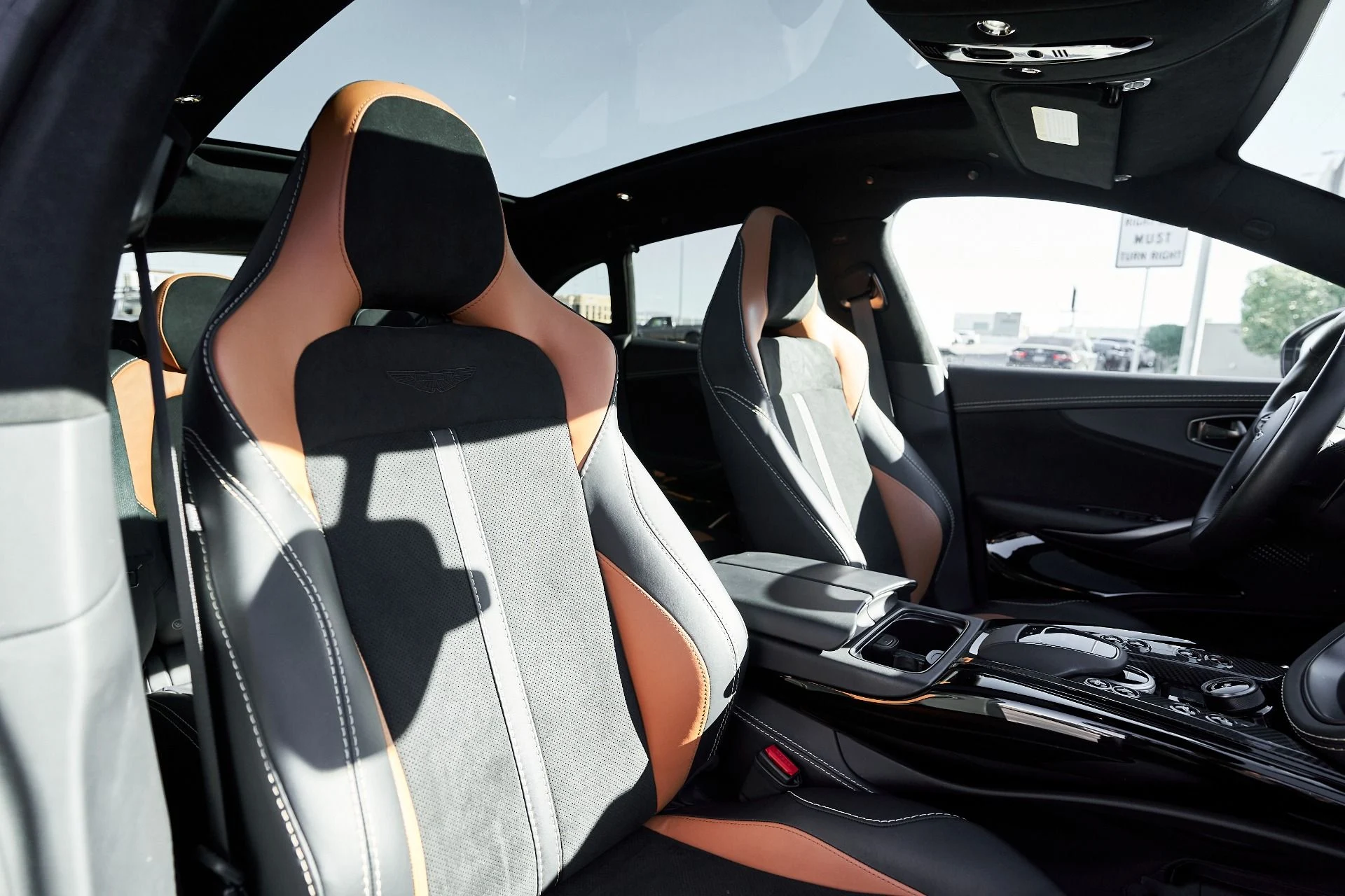 mph036_1425525566_Used_2023_Aston_Martin_DBX_707_1759982309_d9fe4b0375