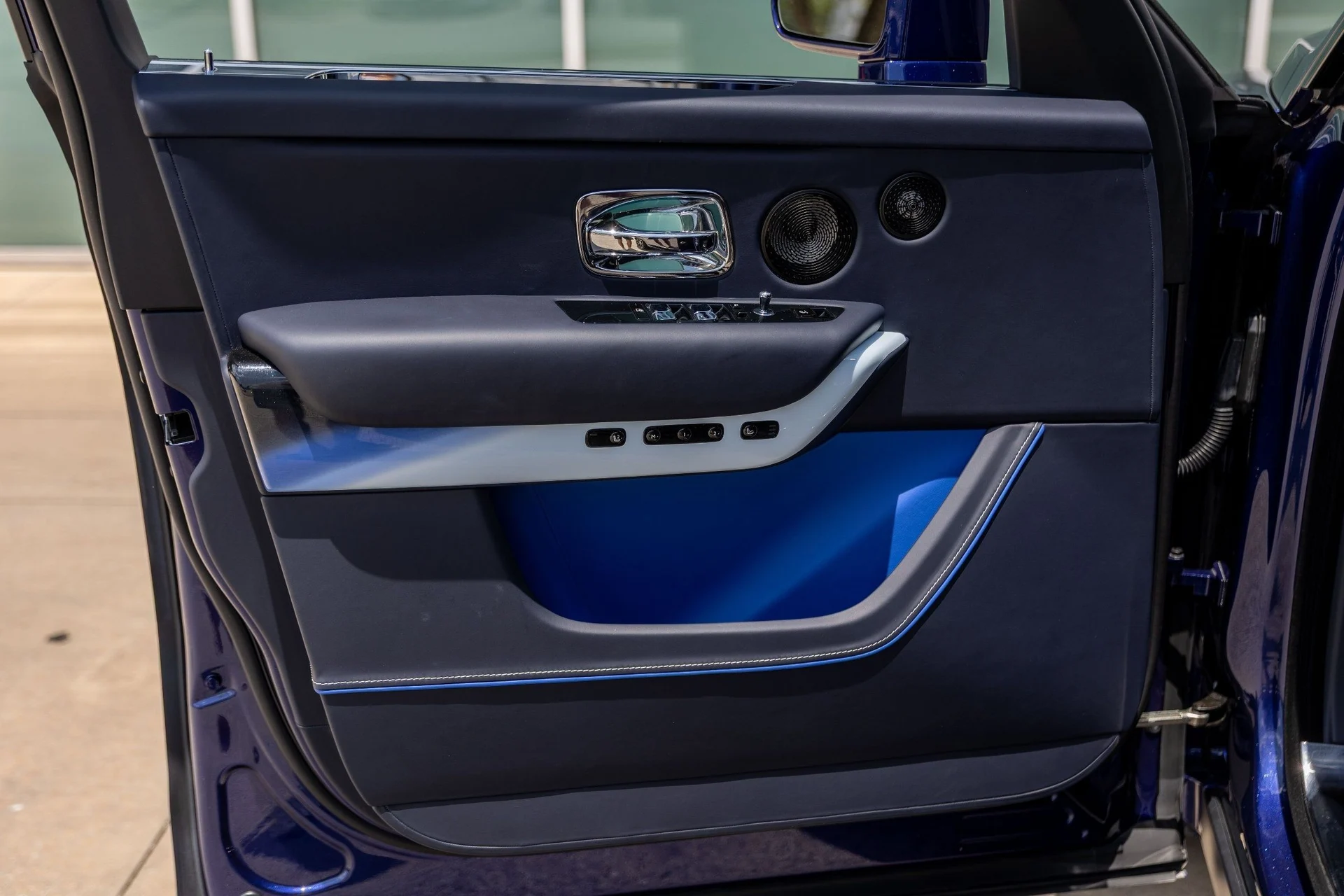 mph036_1428376861_Hi_Tech_Luxury_Imports_LLC_SLATV_8_C04_RU_223924_image_36_369c931ad6
