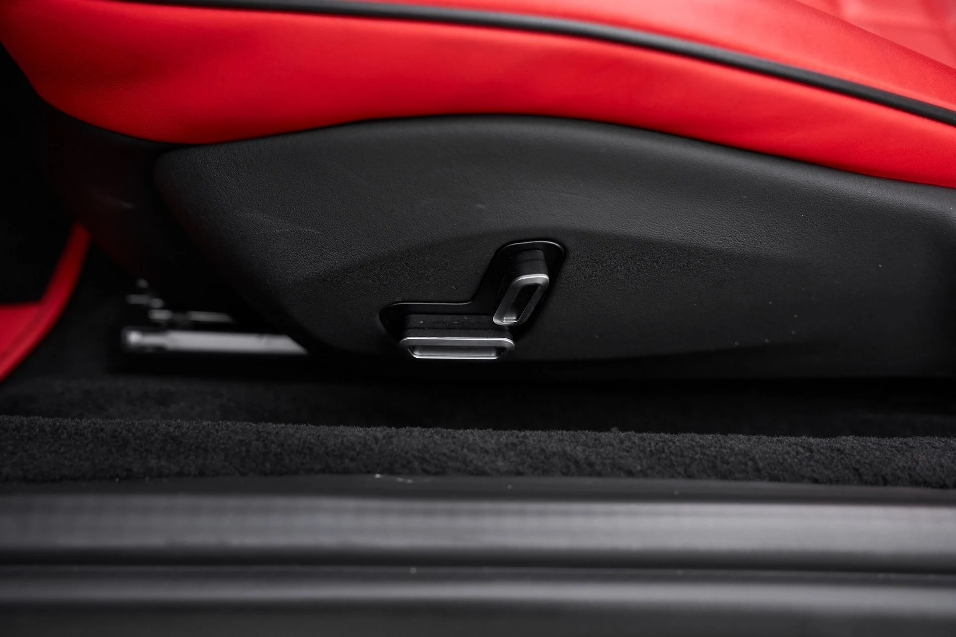 mph036_1428707358_Used_2024_Ferrari_Roma_Base_1763170086_4741097a92