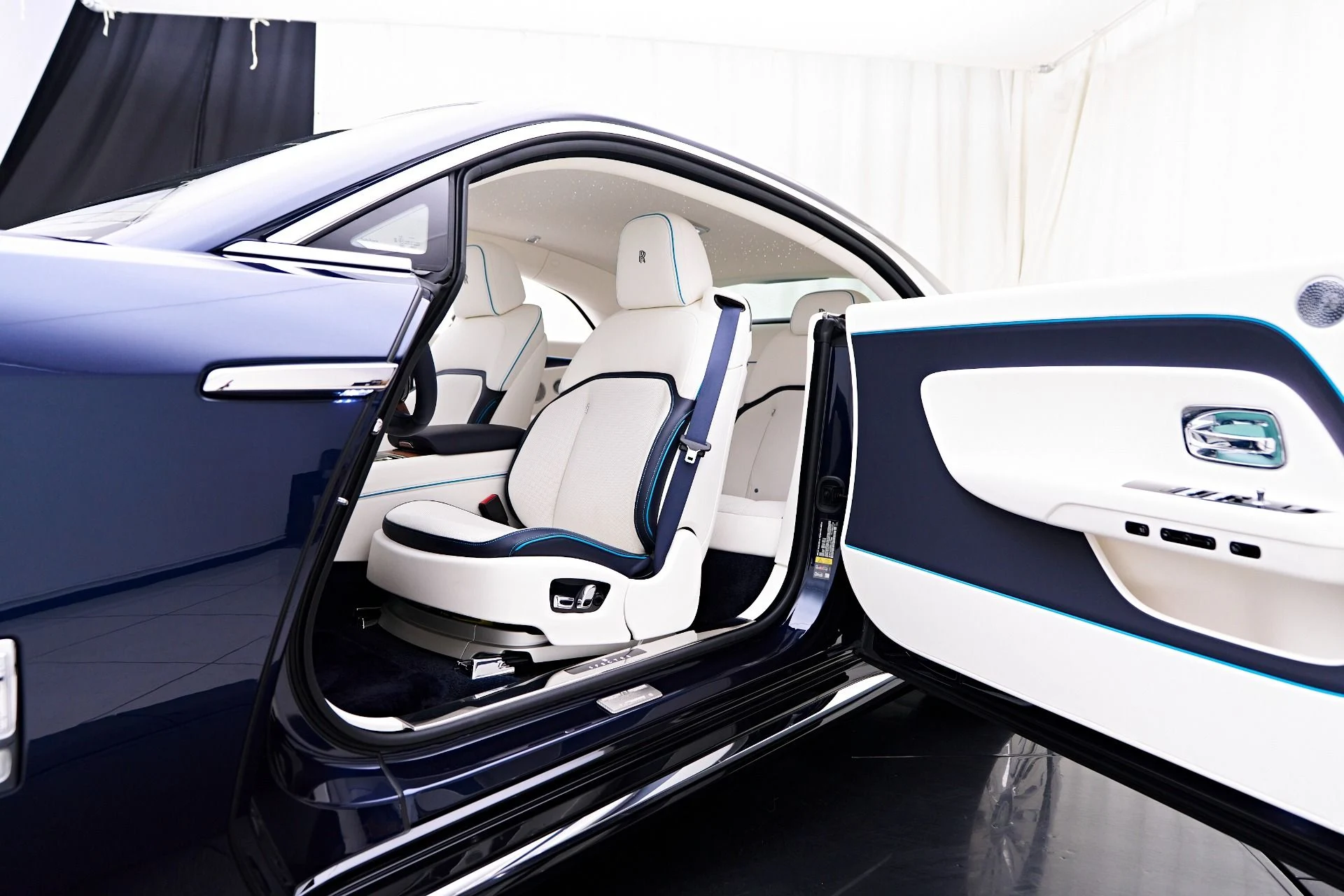mph036_1428786182_Used_2024_Rolls_Royce_Spectre_1754099622_2111706606