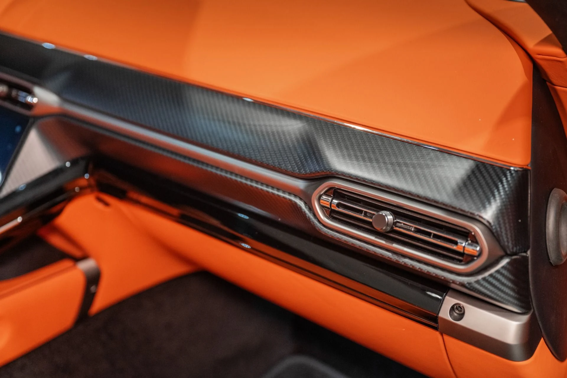 mph036_143102296_New_2026_Aston_Martin_Vantage_Roadster_1761752064_dd816cf1f0