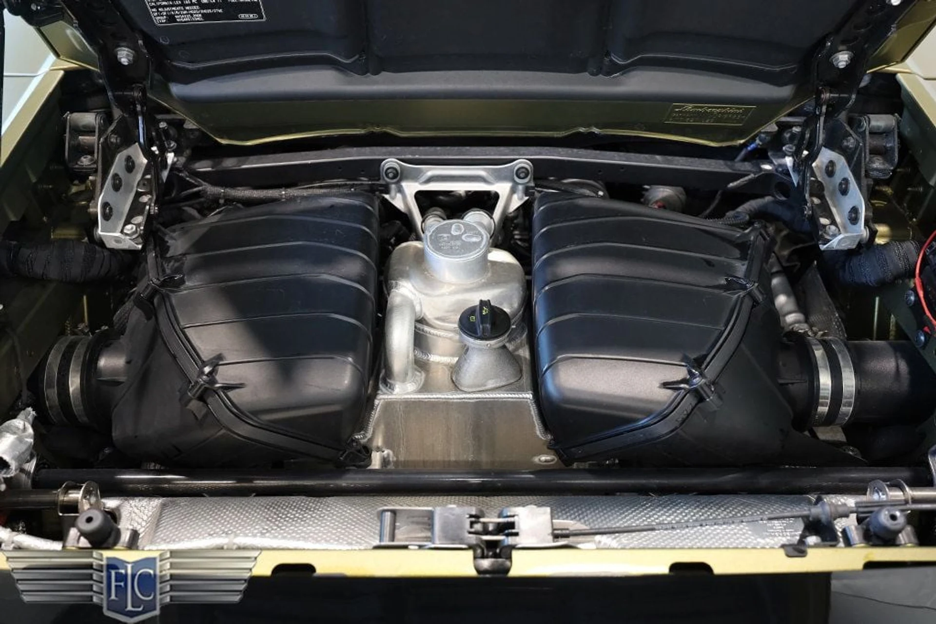 mph036_1446636808_used_2022_lamborghini_huracan_evo_spyderrwd_9689_22989823_37_1024_928c189b3d