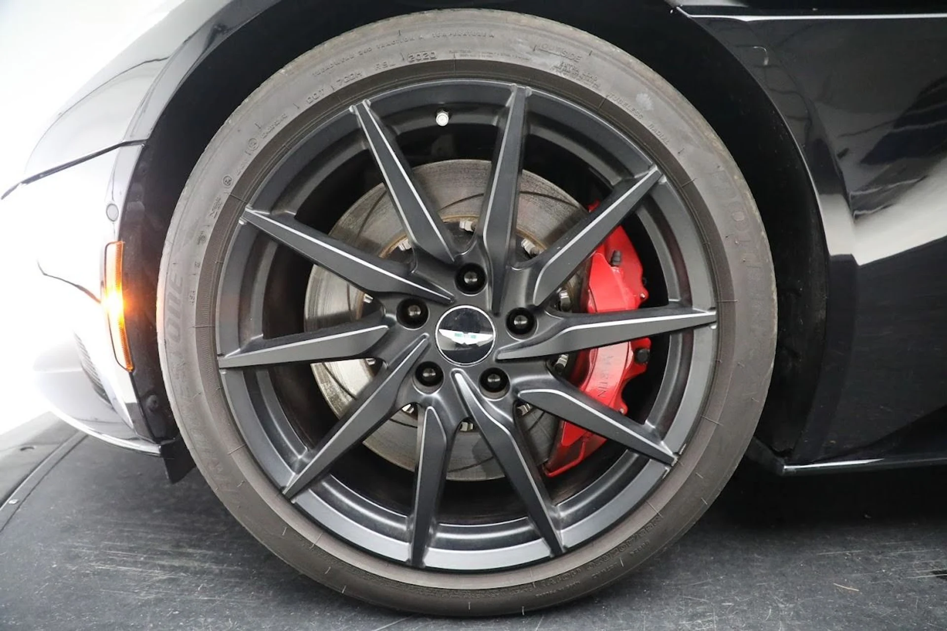 mph036_1458491517_Used_2019_Aston_Martin_DB_11_Volante_0ff2cdacdc