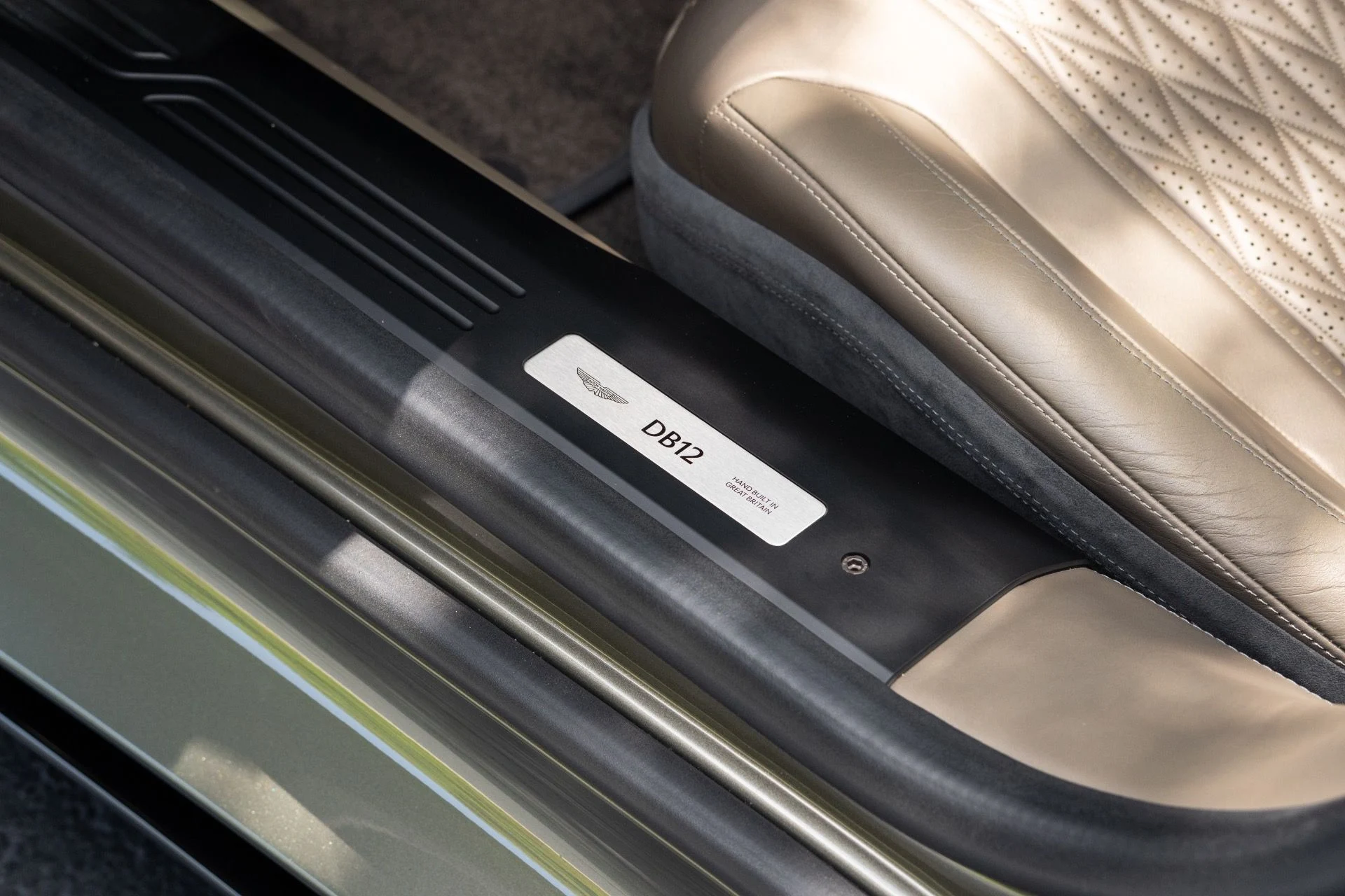 mph036_1483863877_Used_2024_Aston_Martin_DB_12_Volante_1777693541_3283ac091b