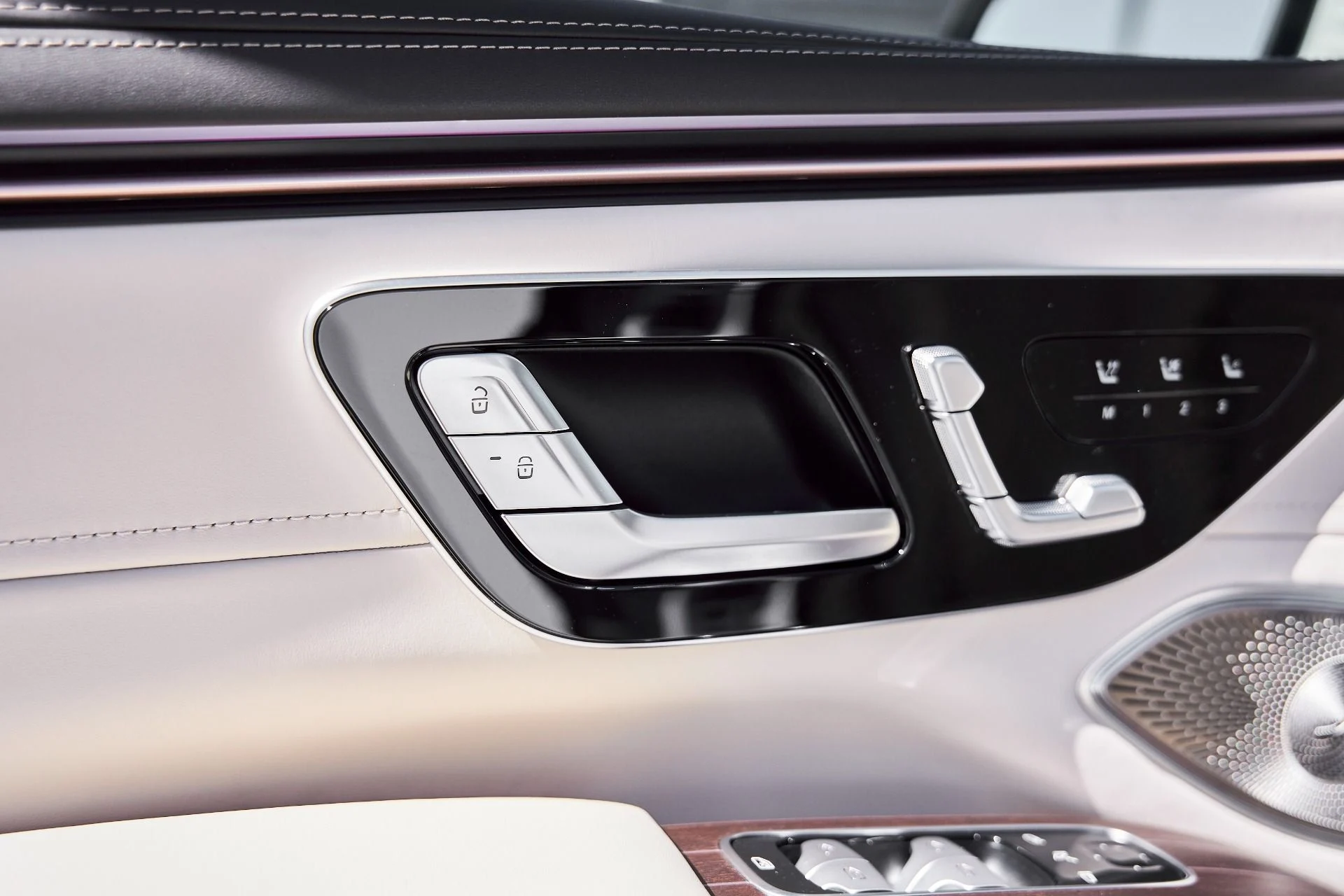 mph036_1485500074_Used_2025_Mercedes_Benz_EQS_Maybach_EQS_680_1773365818_8068fc0b20