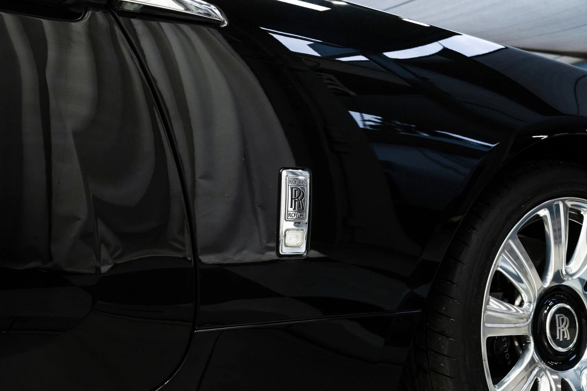 mph036_1485513552_Used_2017_Rolls_Royce_Dawn_Full_Polish_Wheels_Contrast_Stitching_and_Piping_Low_Miles_1764715069_3631f13e33