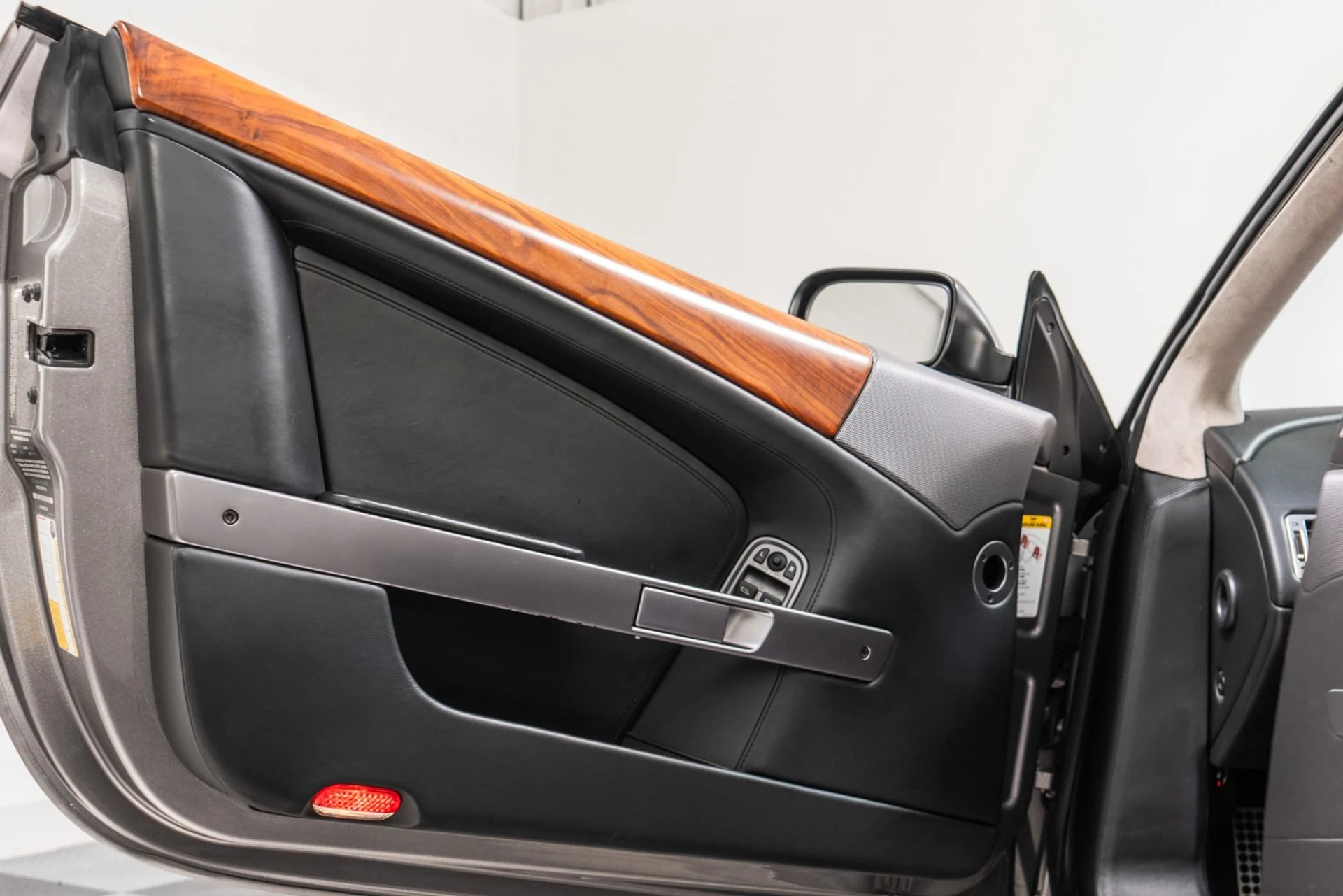 mph036_1486536952_Used_2008_Aston_Martin_DB_9_Volante_1787088651_ce2053fa38