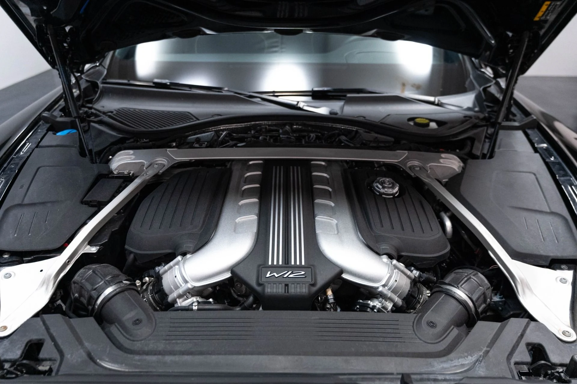 mph036_1495805912_Used_2020_Bentley_Flying_Spur_W12_1783372083_b7dd0cbf4b