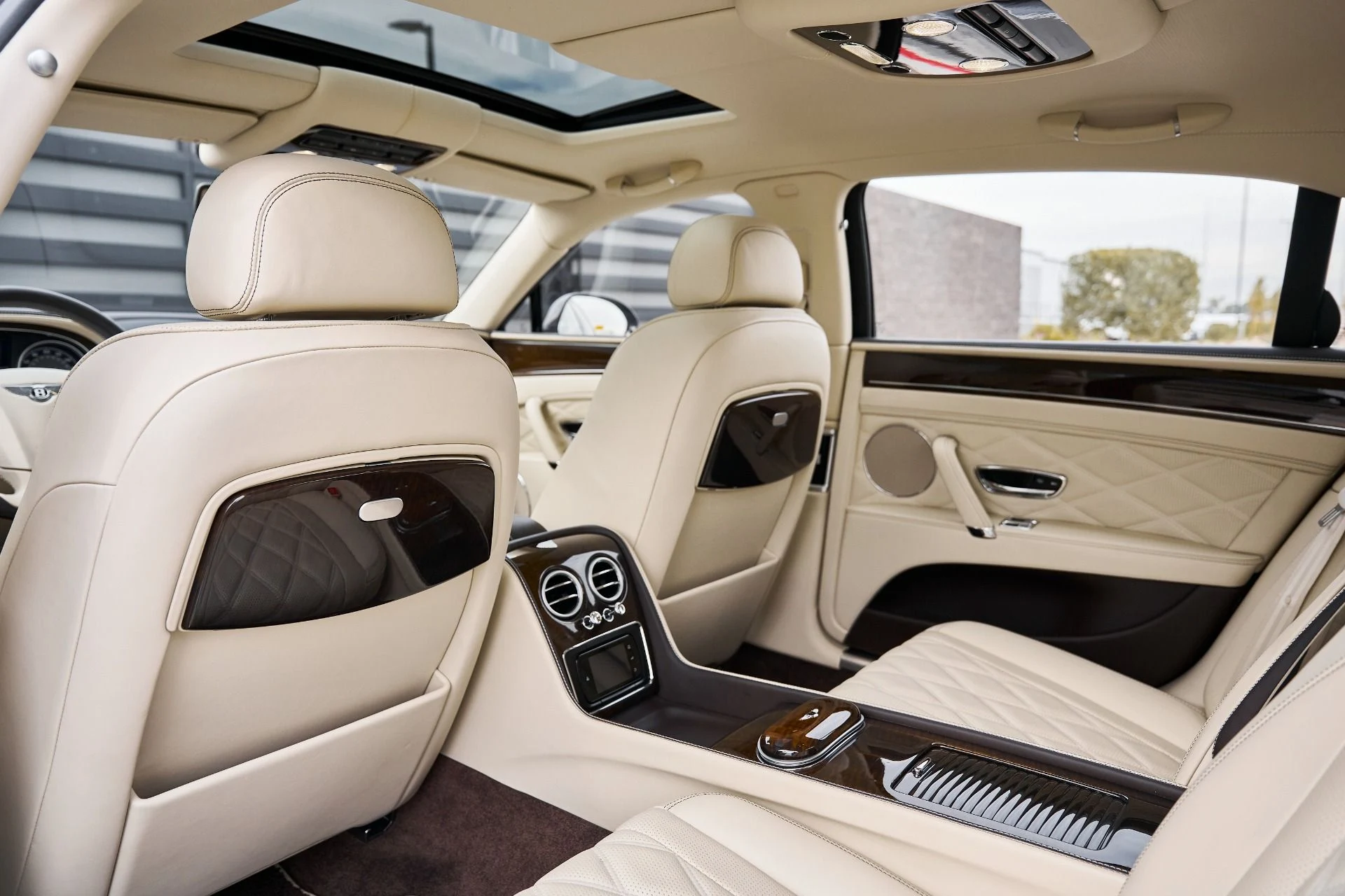 mph036_1521772678_Used_2015_Bentley_Flying_Spur_V8_1769278358_3750cdb2bb