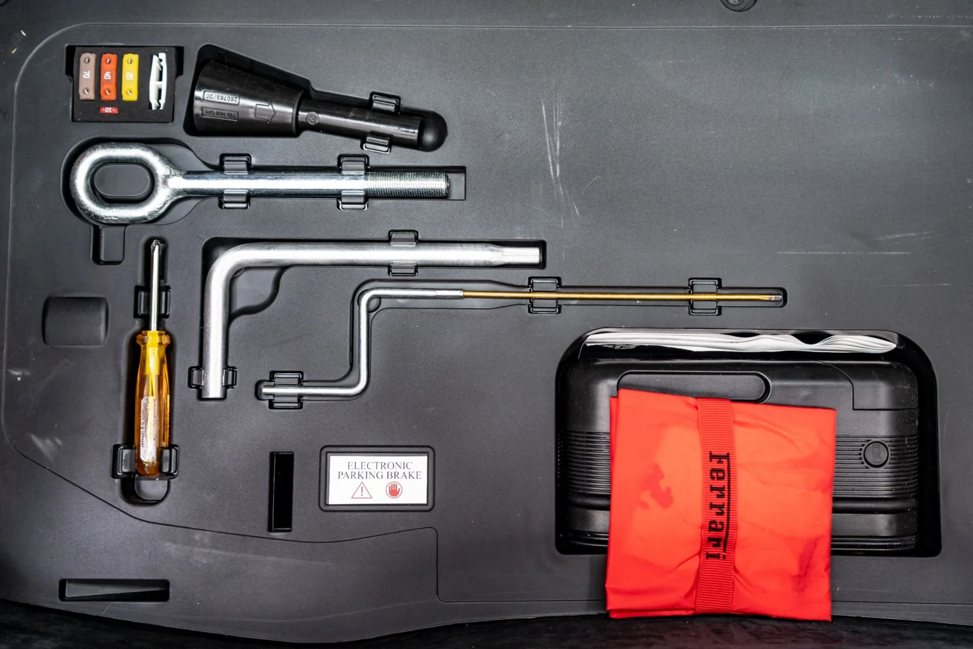 mph036_1523691397_Used_2014_Ferrari_FF_V12_Power_Ventilated_Seats_Sport_Exhaust_Passenger_Display_1775246163_409f2690fc