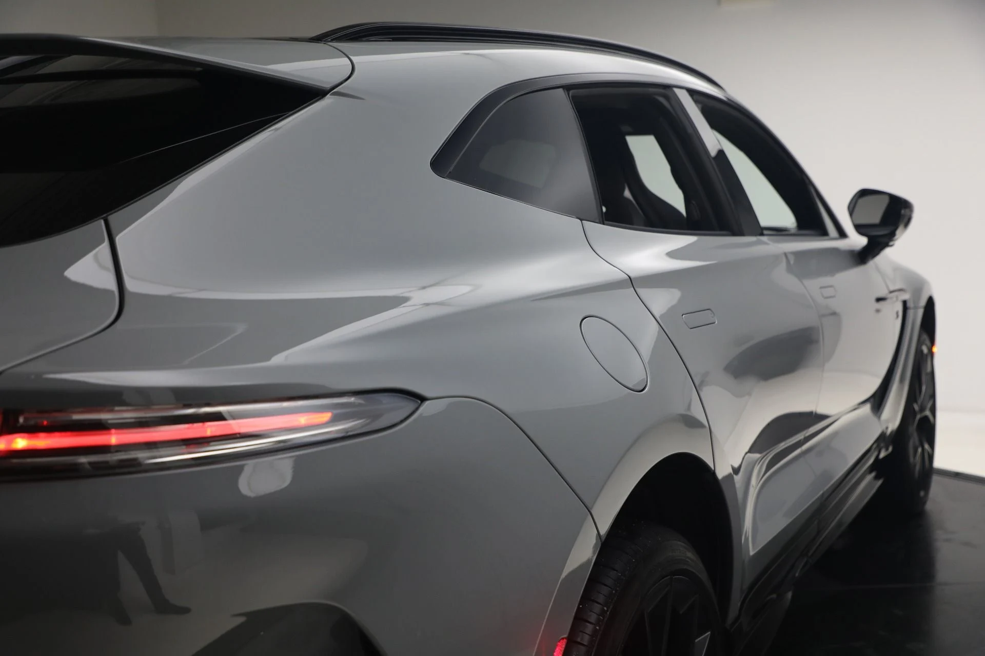 mph036_1524154787_New_2026_Aston_Martin_DBX_S_1787860706_fb172e6153
