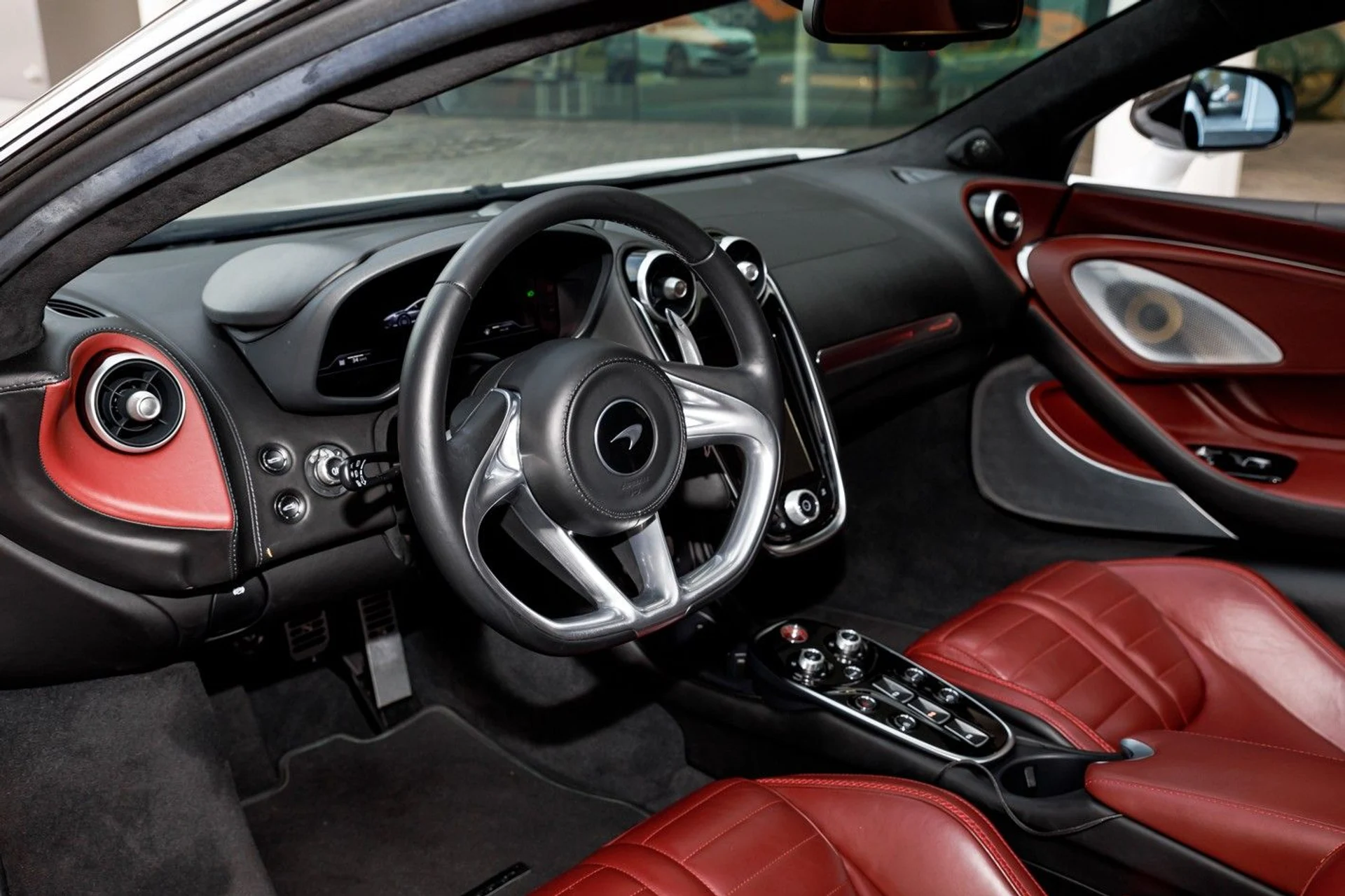 mph036_1533708023_631_p37_l_aec6c9f542