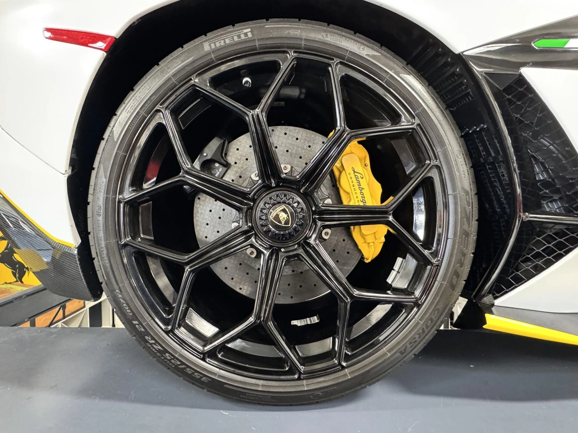 mph036_1537042178_Used_2021_Lamborghini_Aventador_SVJ_LP_770_4_SVJ_1780076945_05c18cf7dc