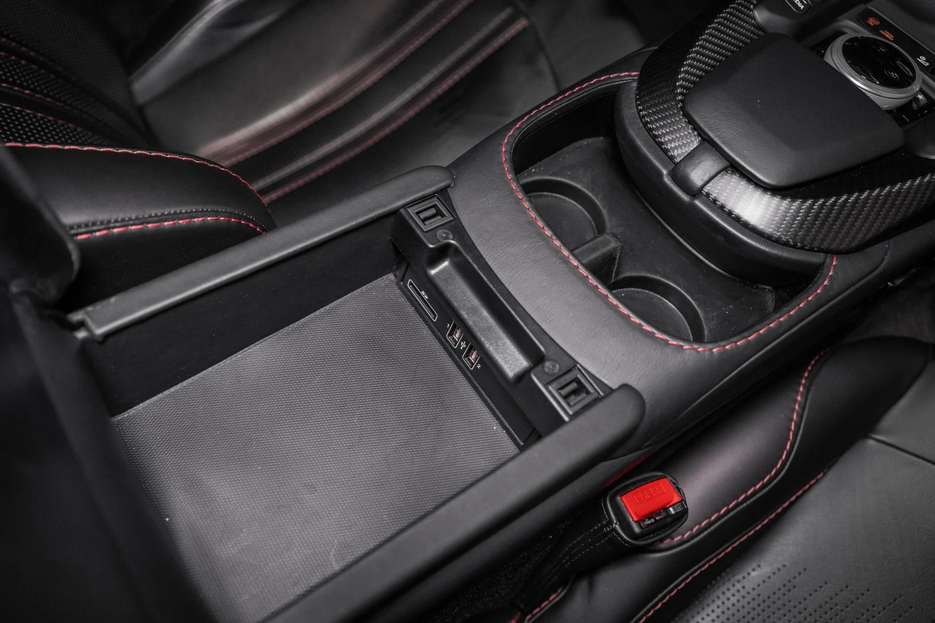 mph036_1542489400_Used_2023_Aston_Martin_Vantage_V8_1772854371_3da77461d5