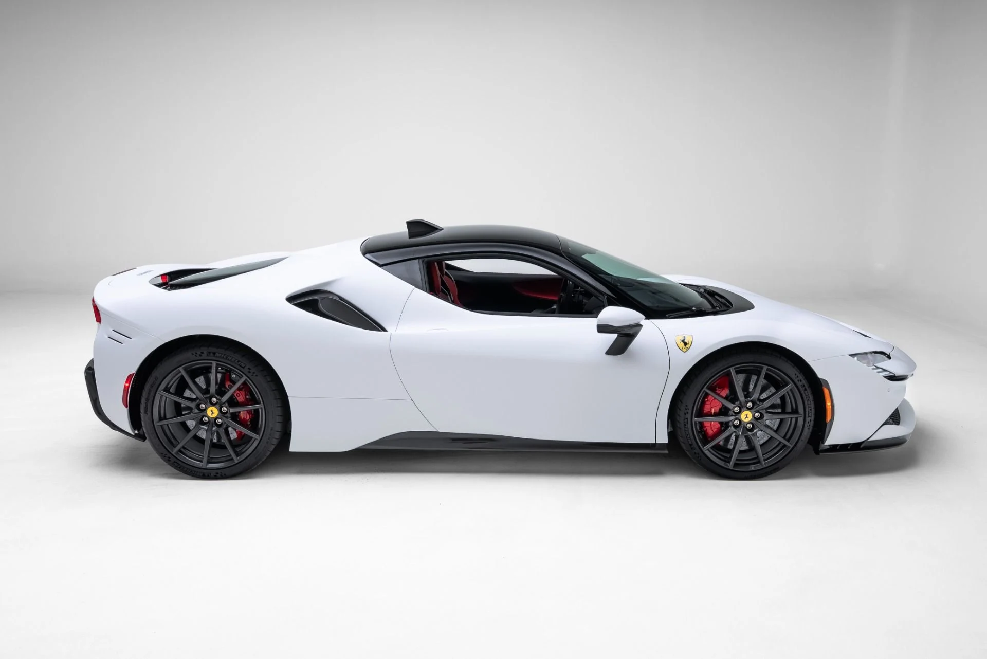 mph036_1551625404_Used_2023_Ferrari_SF_90_Stradale_1772151566_d3e746a762