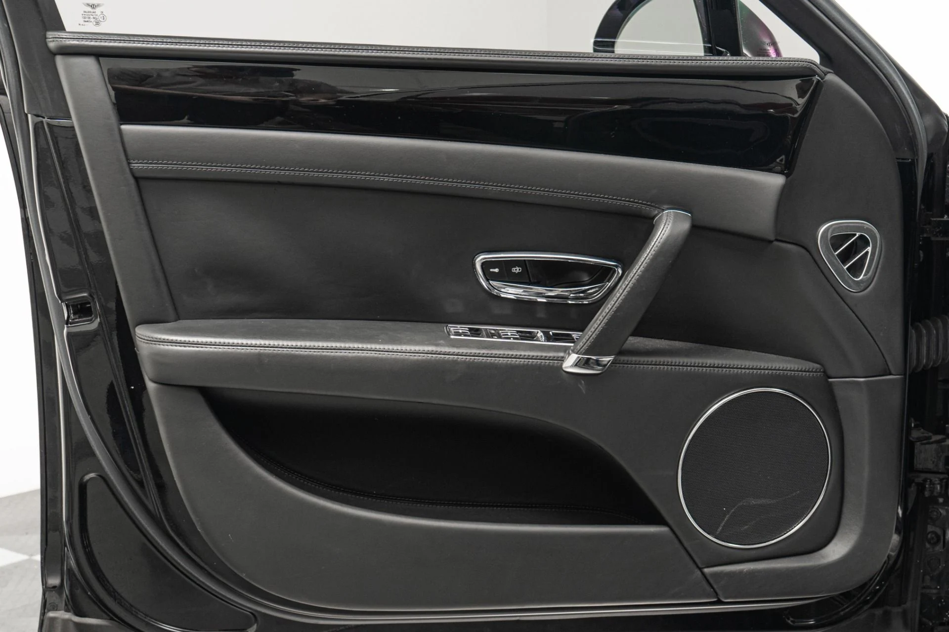 mph036_1563449757_Used_2015_Bentley_Flying_Spur_W12_21_Inch_Wheels_Front_and_Rear_Heated_and_Ventilated_Seats_1759873235_745fedb4b5