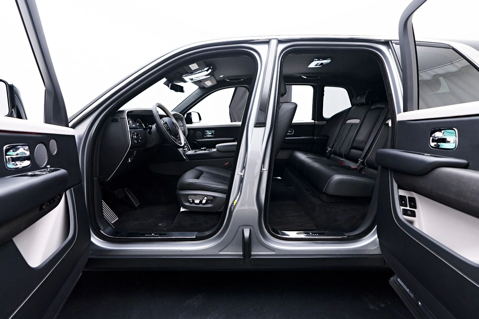 mph036_1563844821_Used_2023_Rolls_Royce_Cullinan_Base_1756252121_601cfb126d