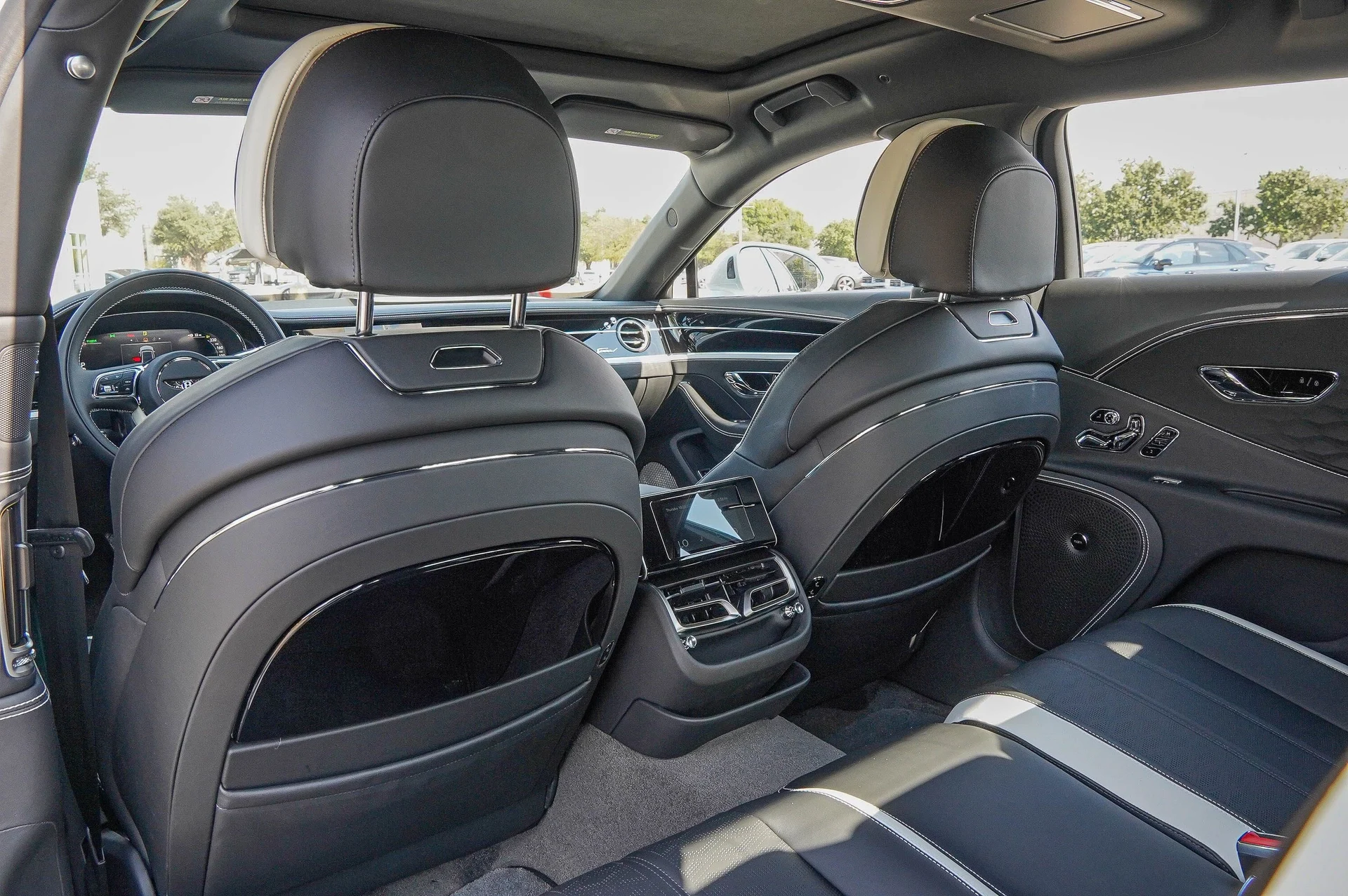 mph036_1572199019_Hi_Tech_Luxury_Imports_LLC_SCBBR_6_ZG_7_TC_024366_image_36_005c465ce0