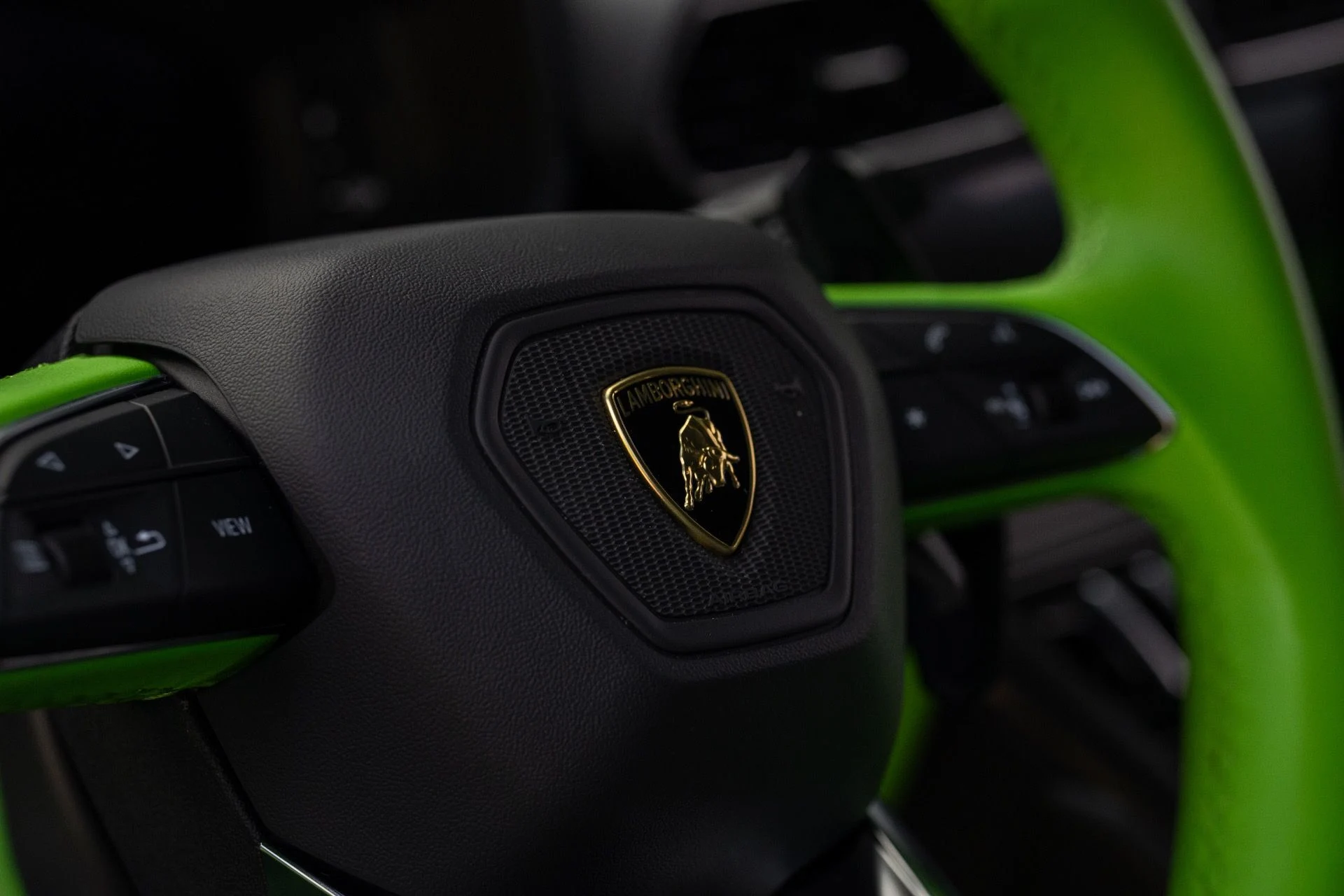 mph036_1586645236_Used_2023_Lamborghini_Urus_S_1755804892_f2b64a1dde