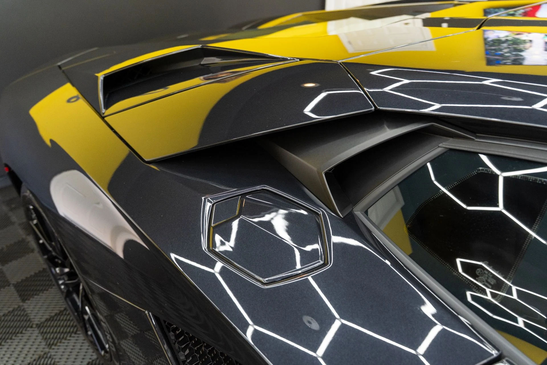 mph036_1596749660_Used_2018_Lamborghini_Aventador_LP_740_4_S_1792436167_499b85a456