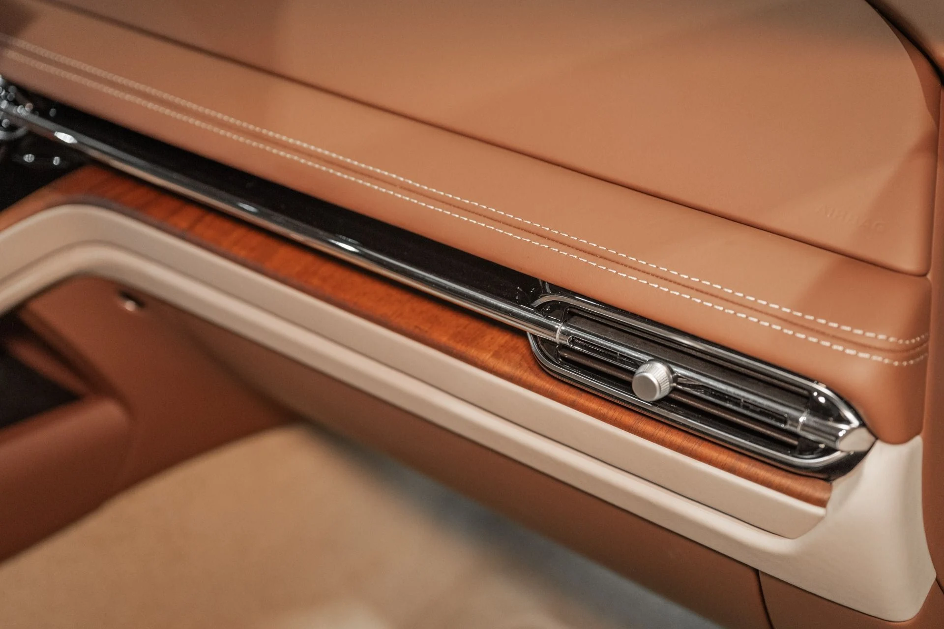 mph036_1605852897_Used_2025_Aston_Martin_DB_12_V8_1762356826_79060bb6ab