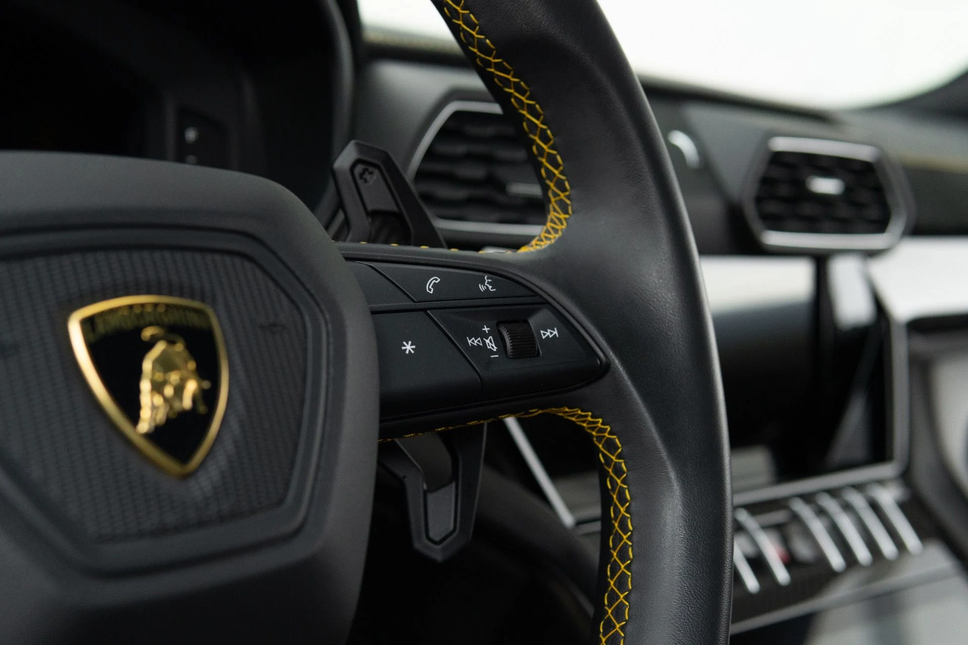 mph036_1607372004_Used_2024_Lamborghini_Urus_Performante_1773952296_003fdaf63a