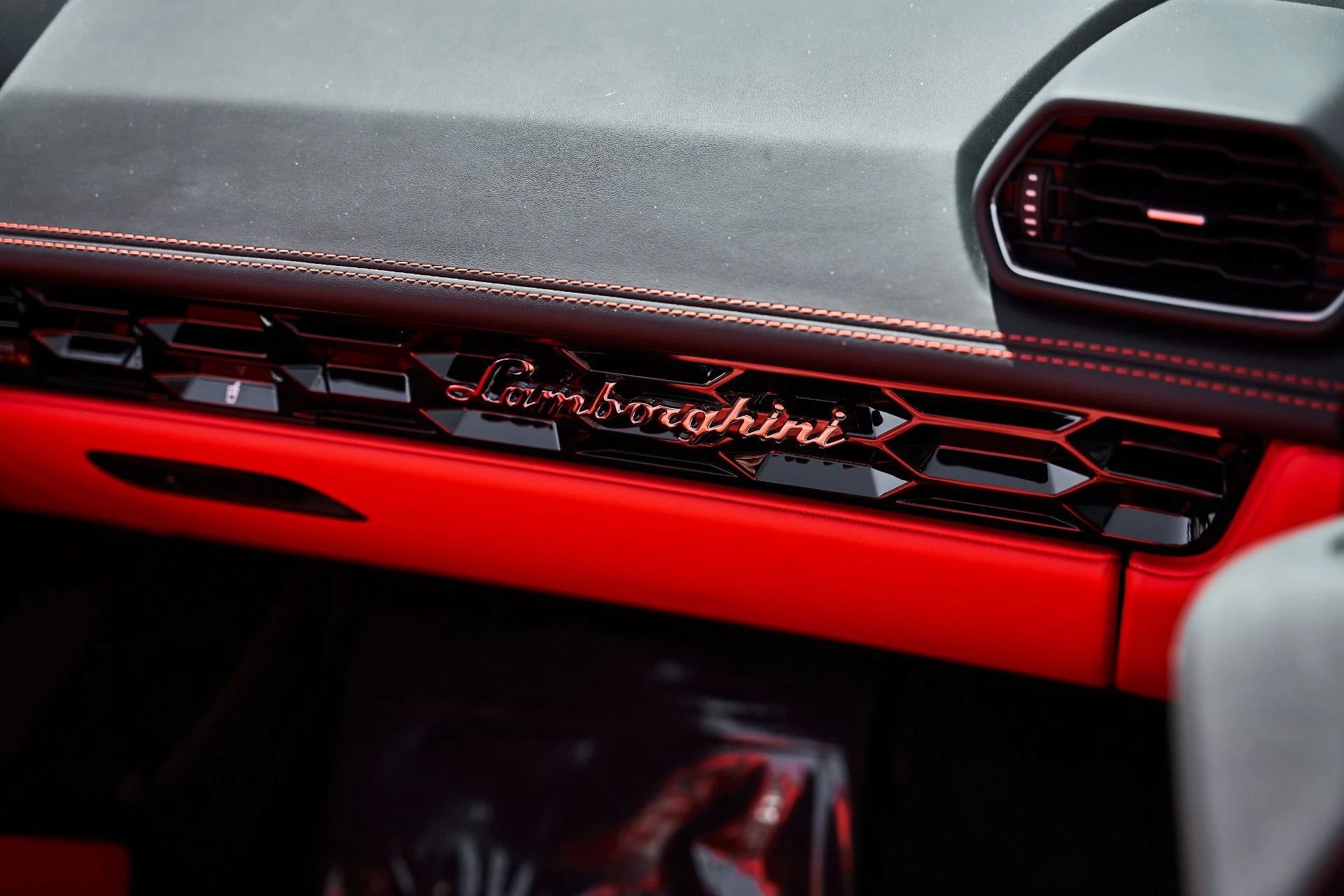 mph036_1608502421_Used_2024_Lamborghini_Huracan_EVO_Base_1778372663_84426ffb51