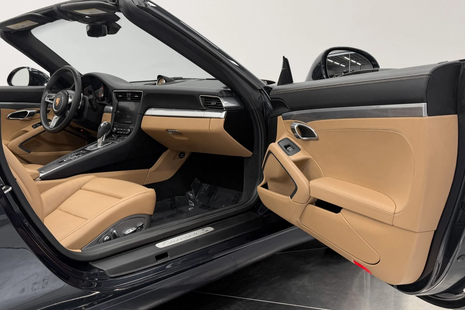 mph036_1616106131_Used_2018_Porsche_911_Carrera_S_Cabriolet_Sport_Package_Permium_Package_Plus_1784928158_4e3f4c319e