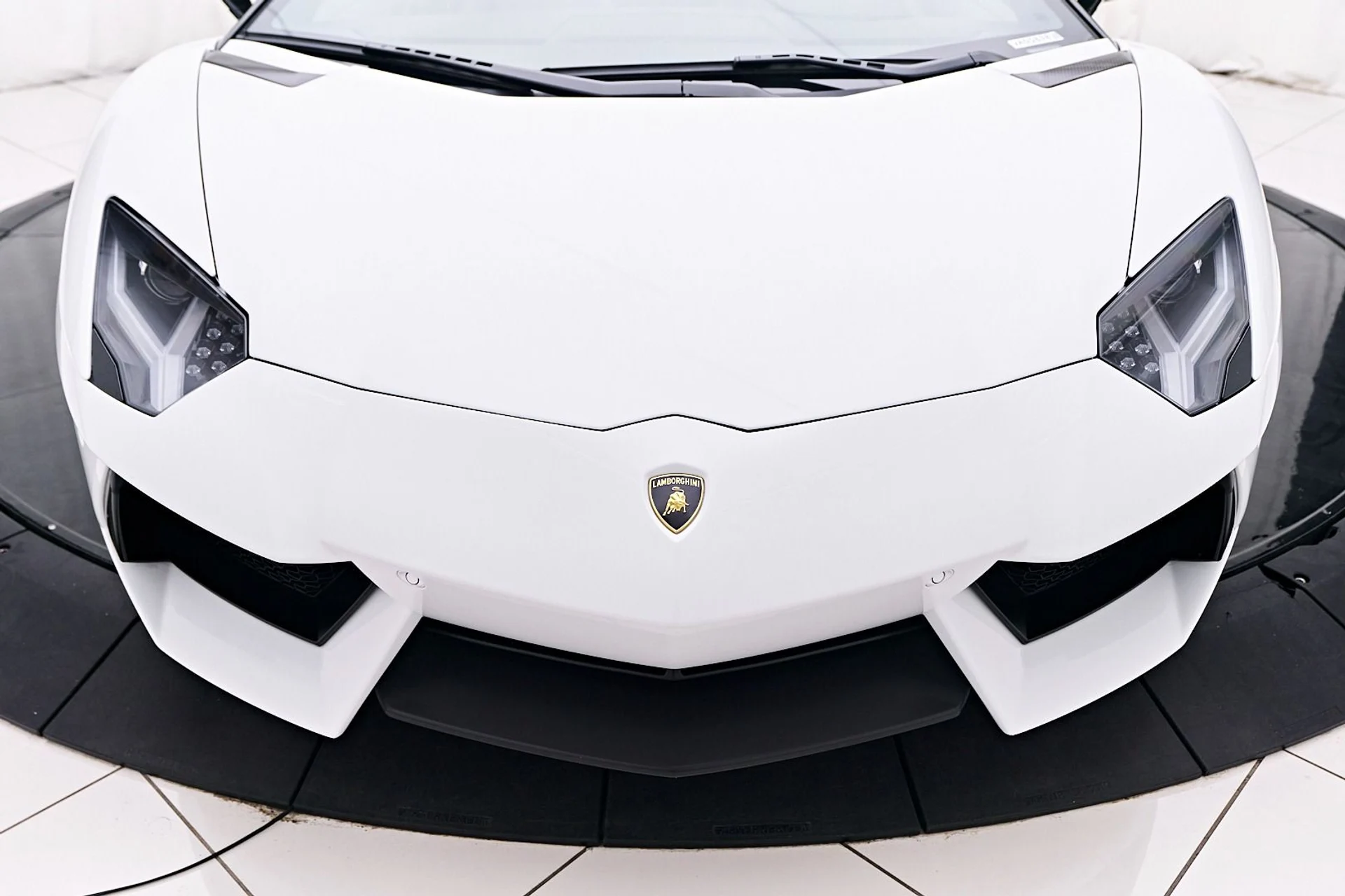 mph036_1620420514_Used_2017_Lamborghini_Aventador_1742241620_85d8d114b6