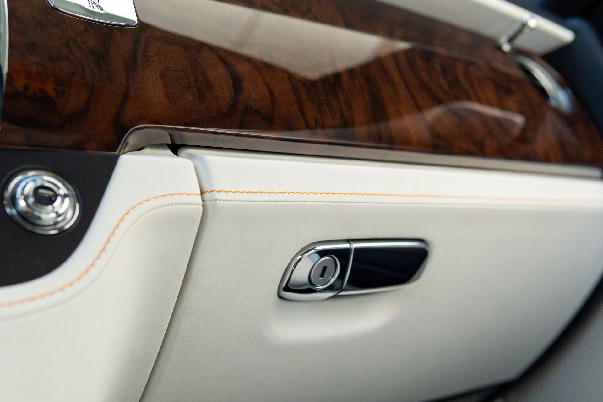 mph036_1640211686_Used_2018_Rolls_Royce_Ghost_1765824060_e6fc6eb578