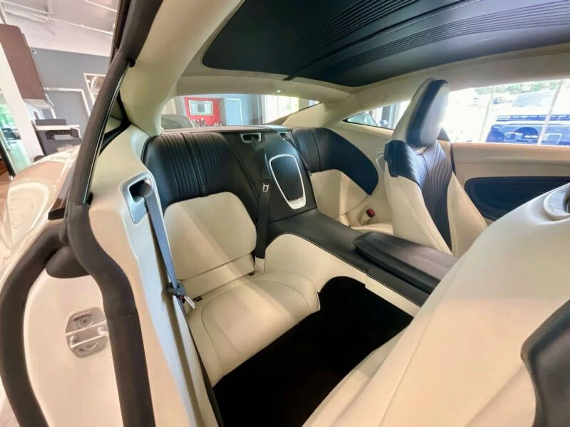 mph036_164654610_2018_aston_martin_db11_v12_2dr_coupe_d089335466