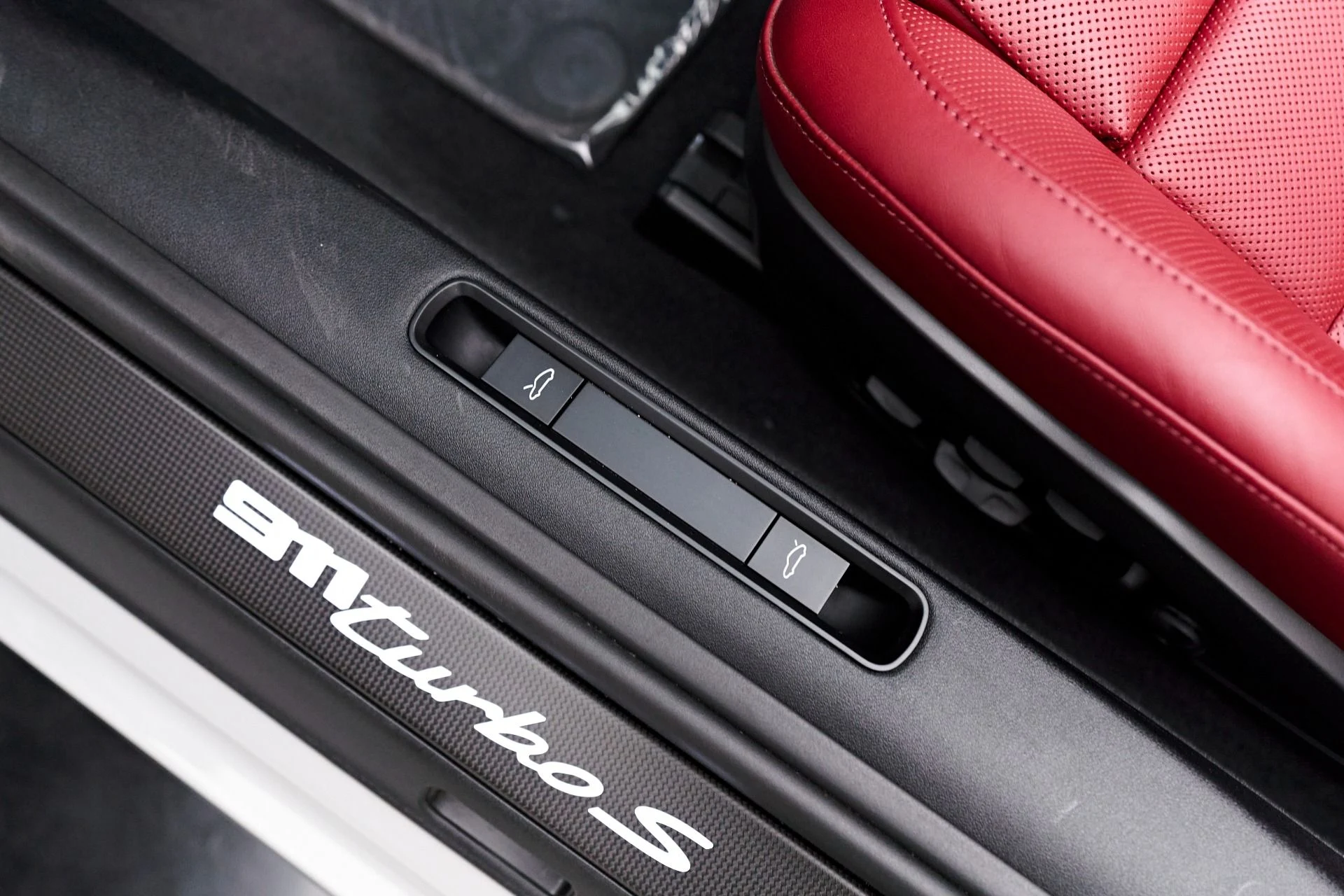 mph036_1648498348_Used_2022_Porsche_911_Turbo_S_1710196275_3970722022