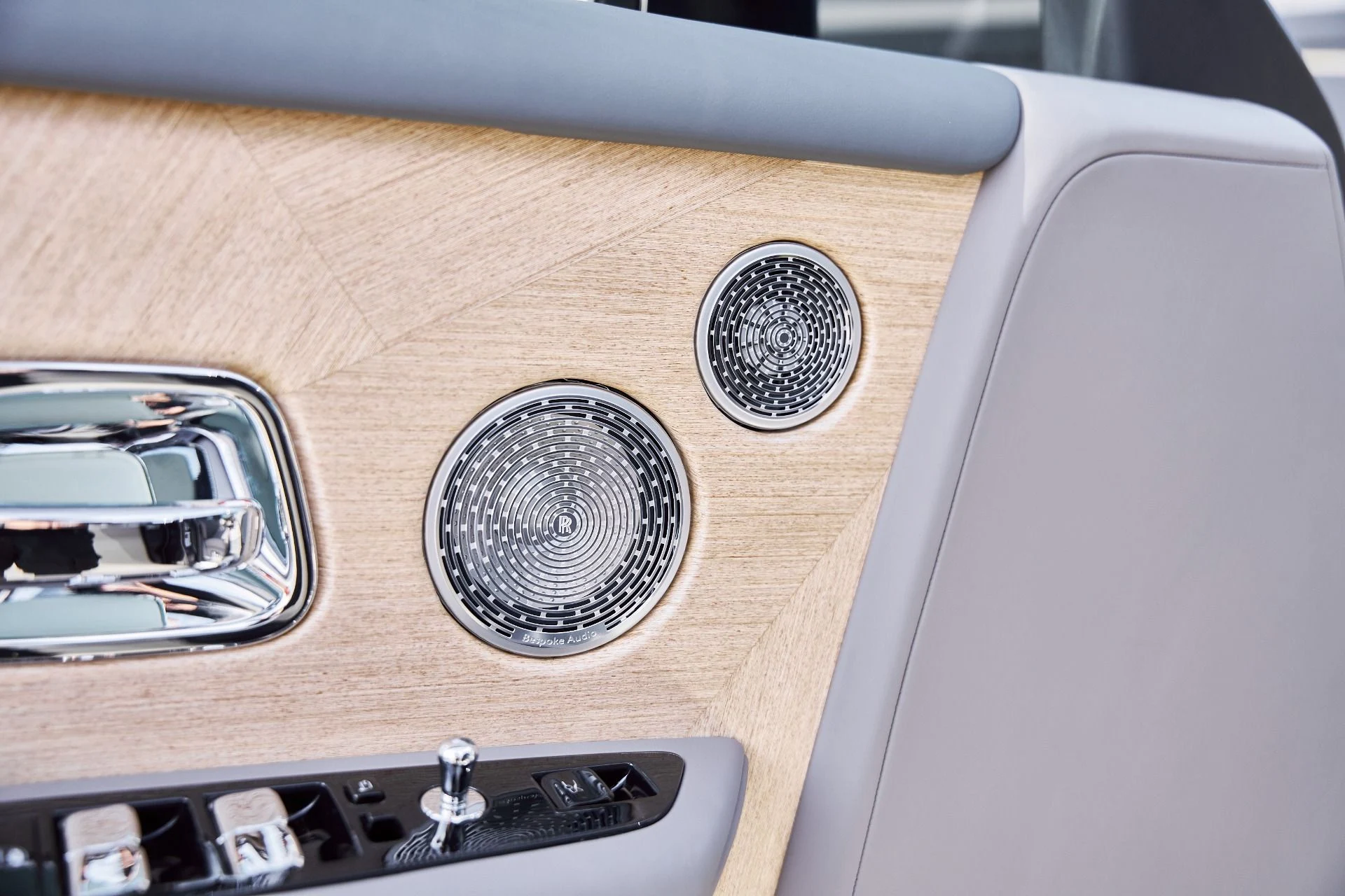 mph036_1655607569_Used_2025_Rolls_Royce_Phantom_Base_1769480922_e4ce98f704