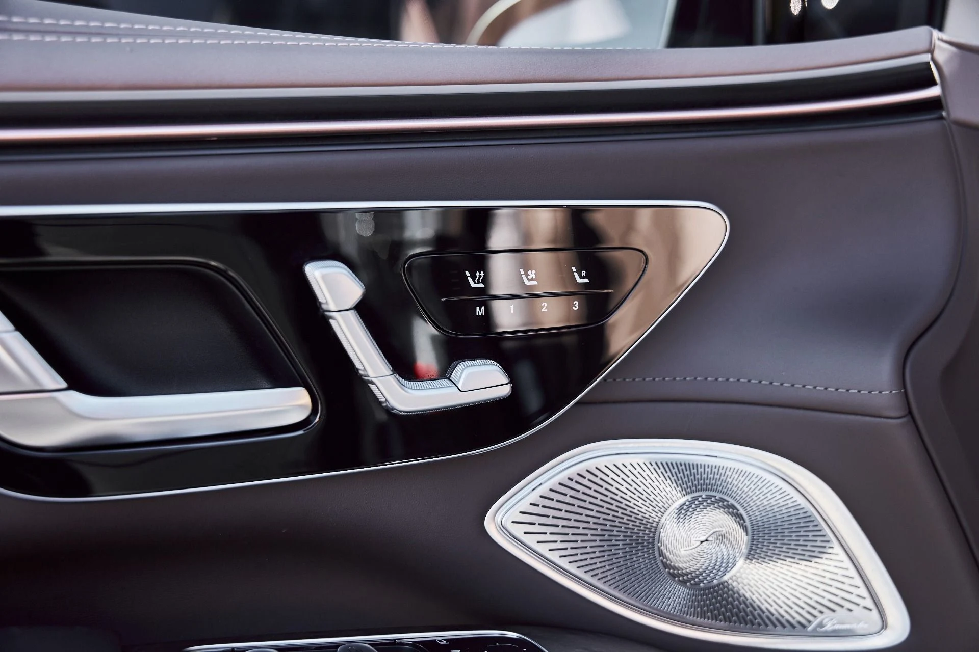 mph036_1669419989_Used_2025_Mercedes_Benz_EQS_Maybach_EQS_680_1770508809_0e5044ec92