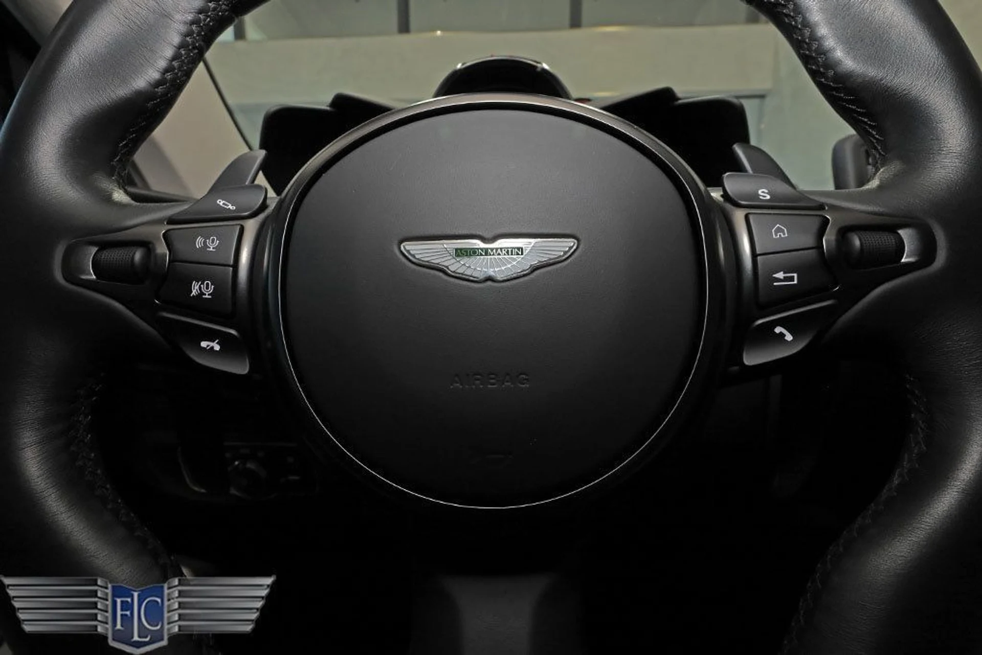 mph036_1673757585_used_2022_aston_martin_dbs_superleggeracoupe_9689_22952406_37_1024_bebe0dc7fd