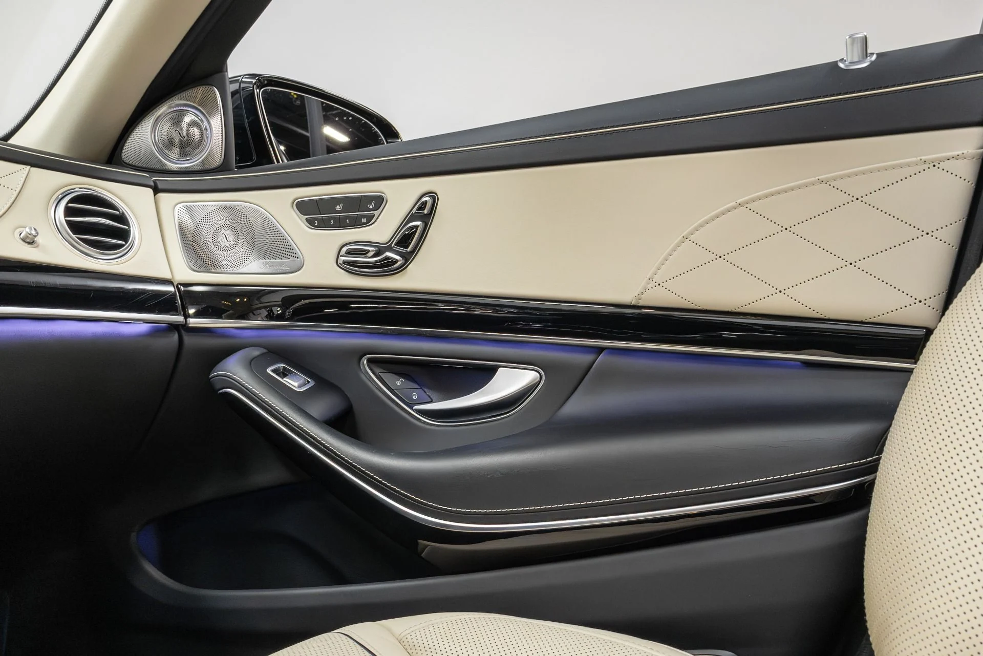 mph036_1680623478_Used_2016_Mercedes_Benz_S_Class_Maybach_S_600_1763586066_6869e79fb7