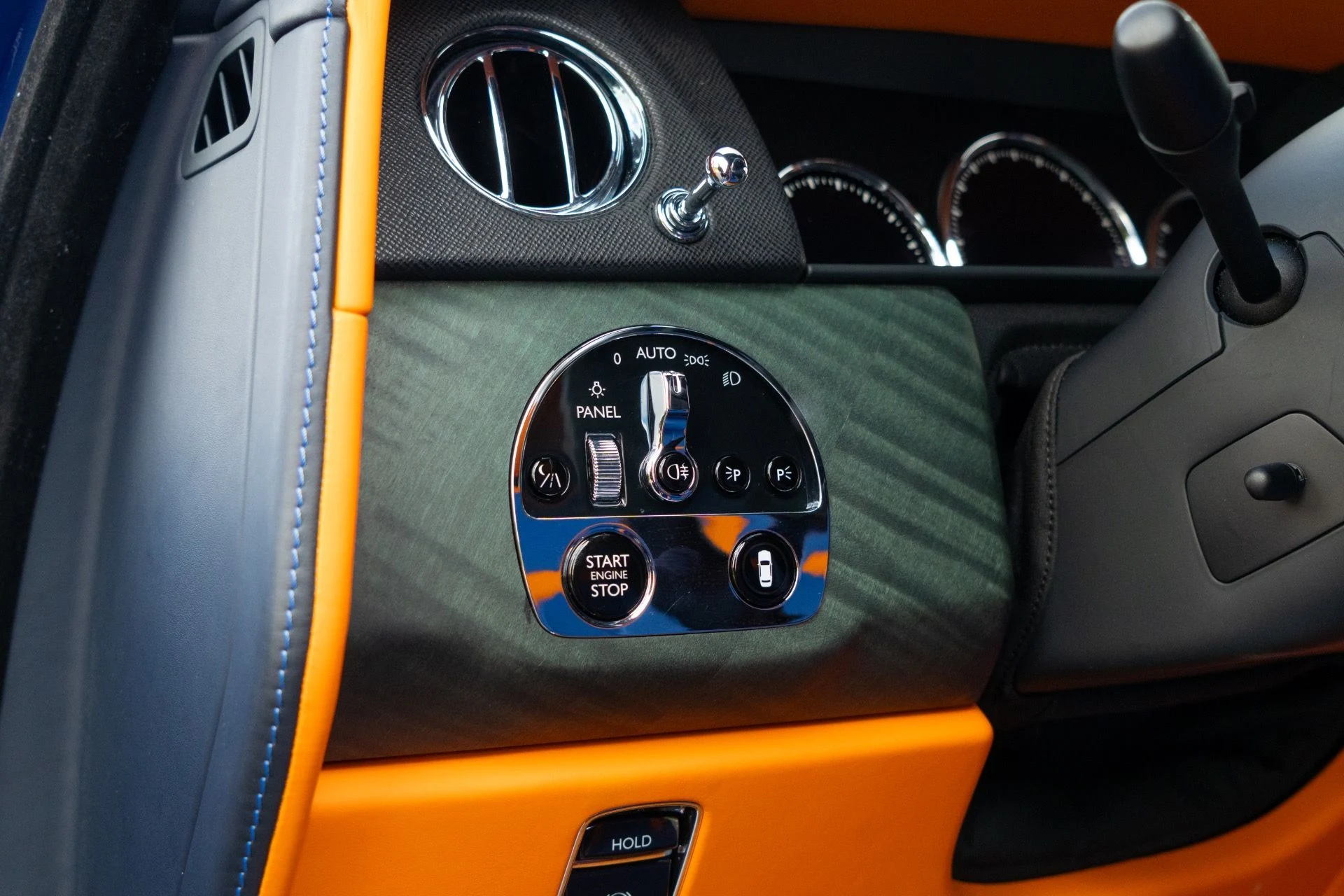 mph036_1682316387_Used_2019_Rolls_Royce_Cullinan_1764189669_9b5e819428