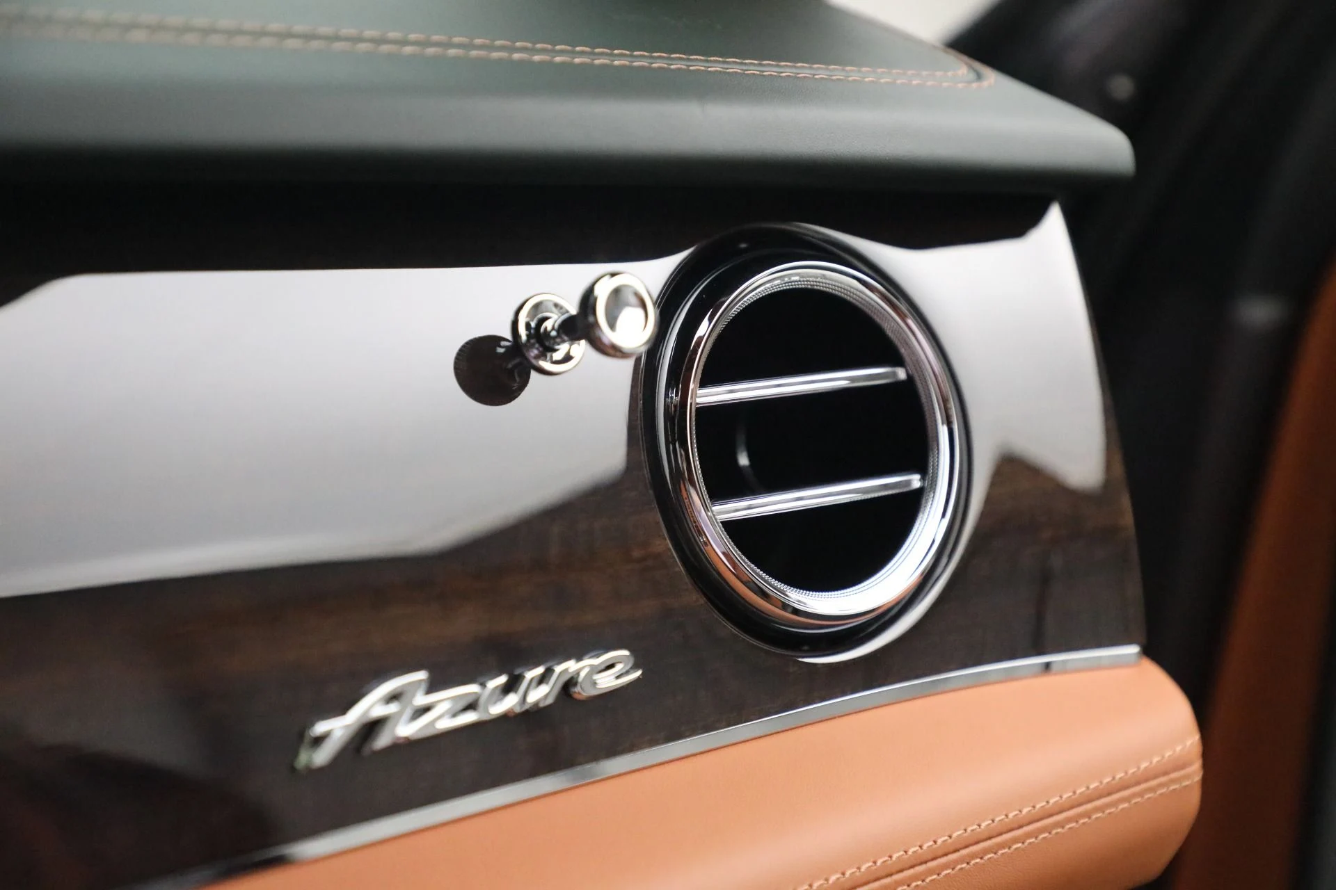 mph036_1714855131_Used_2023_Bentley_Bentayga_Azure_Hybrid_1721850994_2b0fedc8dd