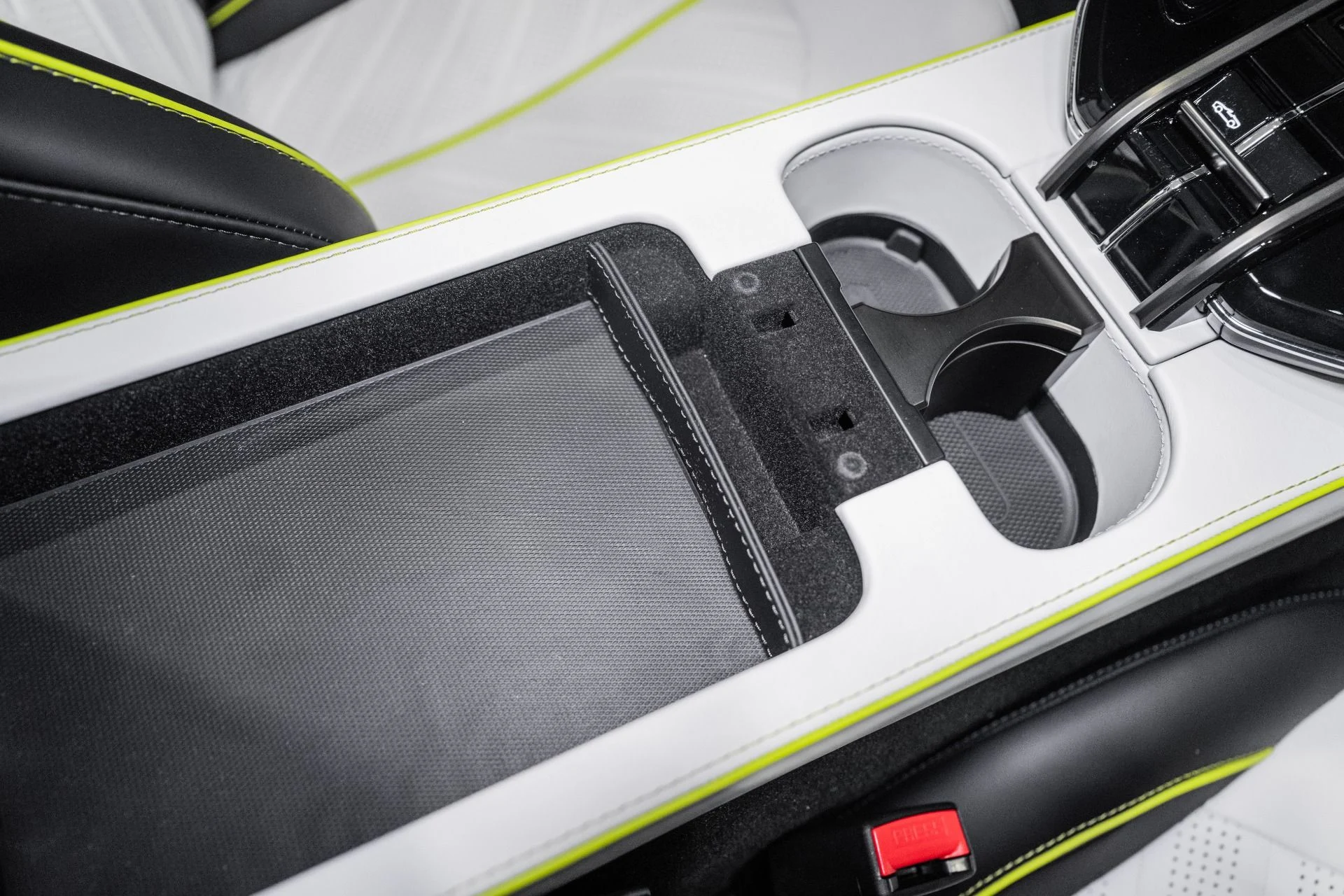 mph036_1717267194_New_2026_Aston_Martin_Vantage_S_Roadster_1780941042_353a15ea68